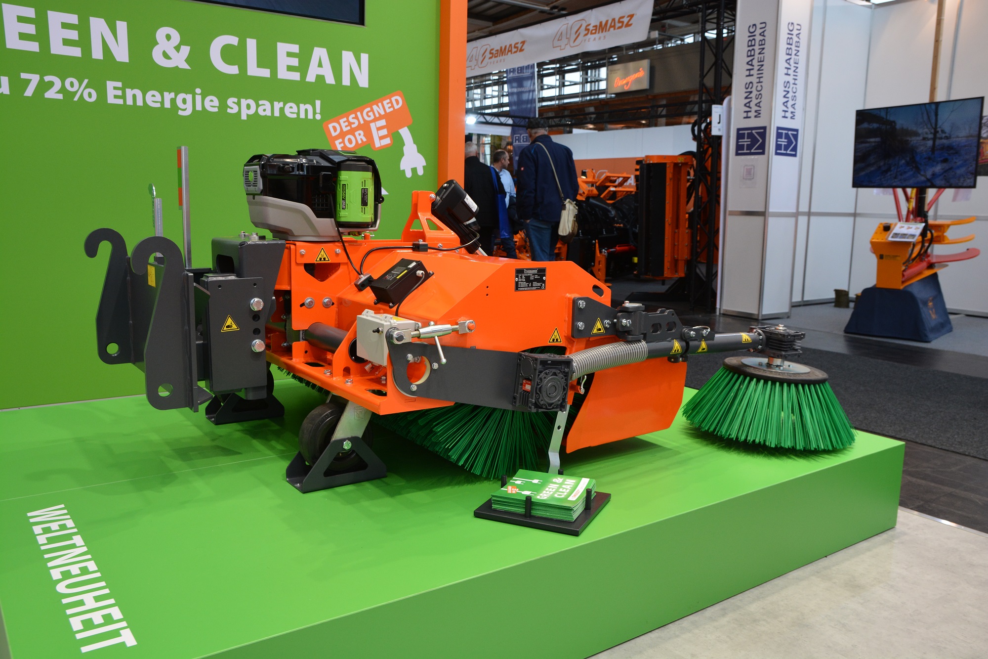 Agritechnica 2023: Elektrische rolbezem van Bema | Tuin en Park Techniek