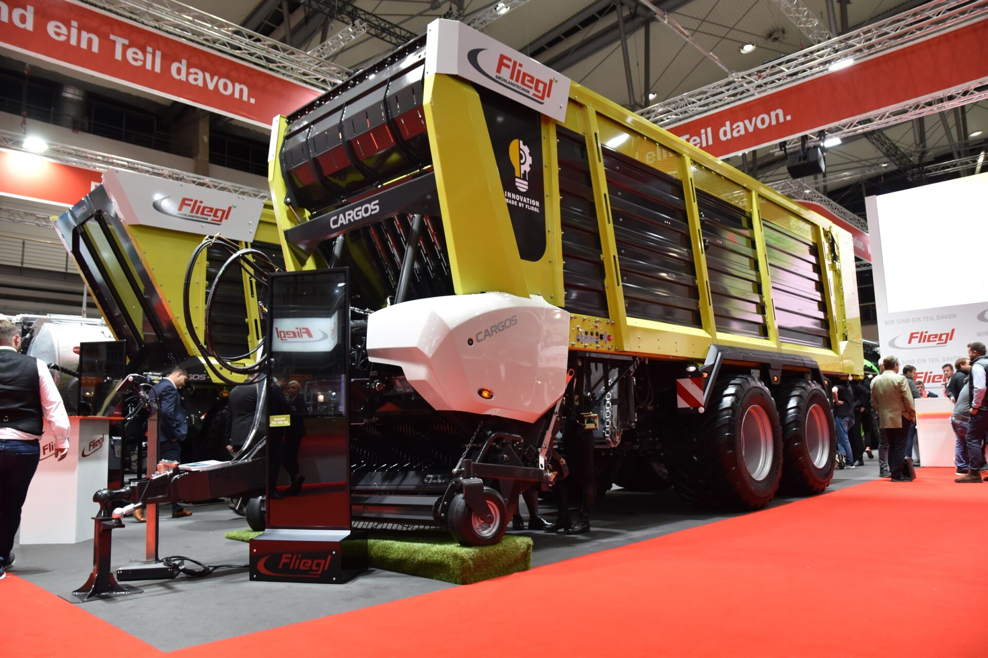 Agritechnica 2023: Fliegl geeft Cargos-opraapwagen flinke update | Veehouderij Techniek