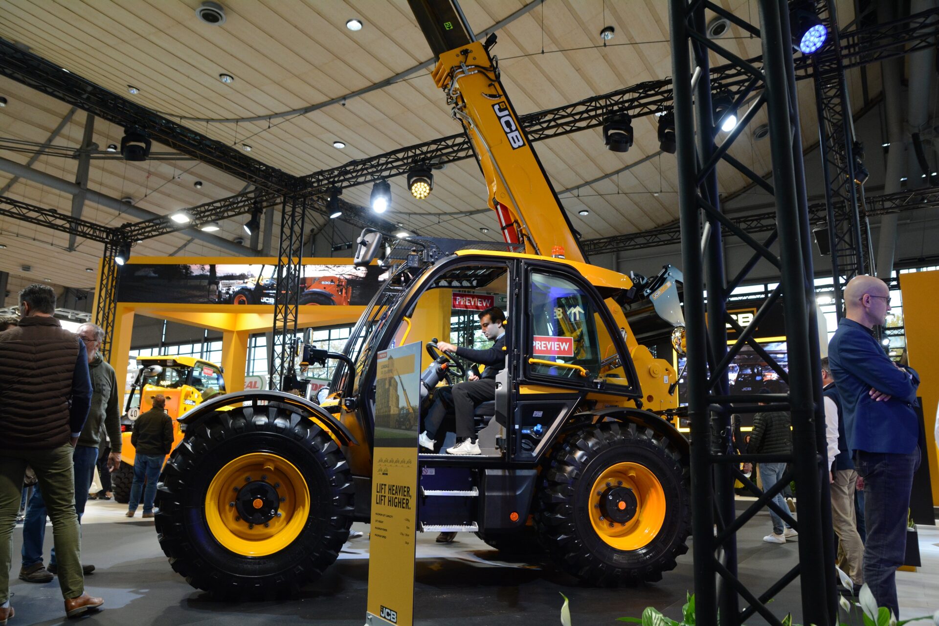 Agritechnica 2023: Nieuw topmodel JCB Agripro-verreikerserie | Veehouderij Techniek