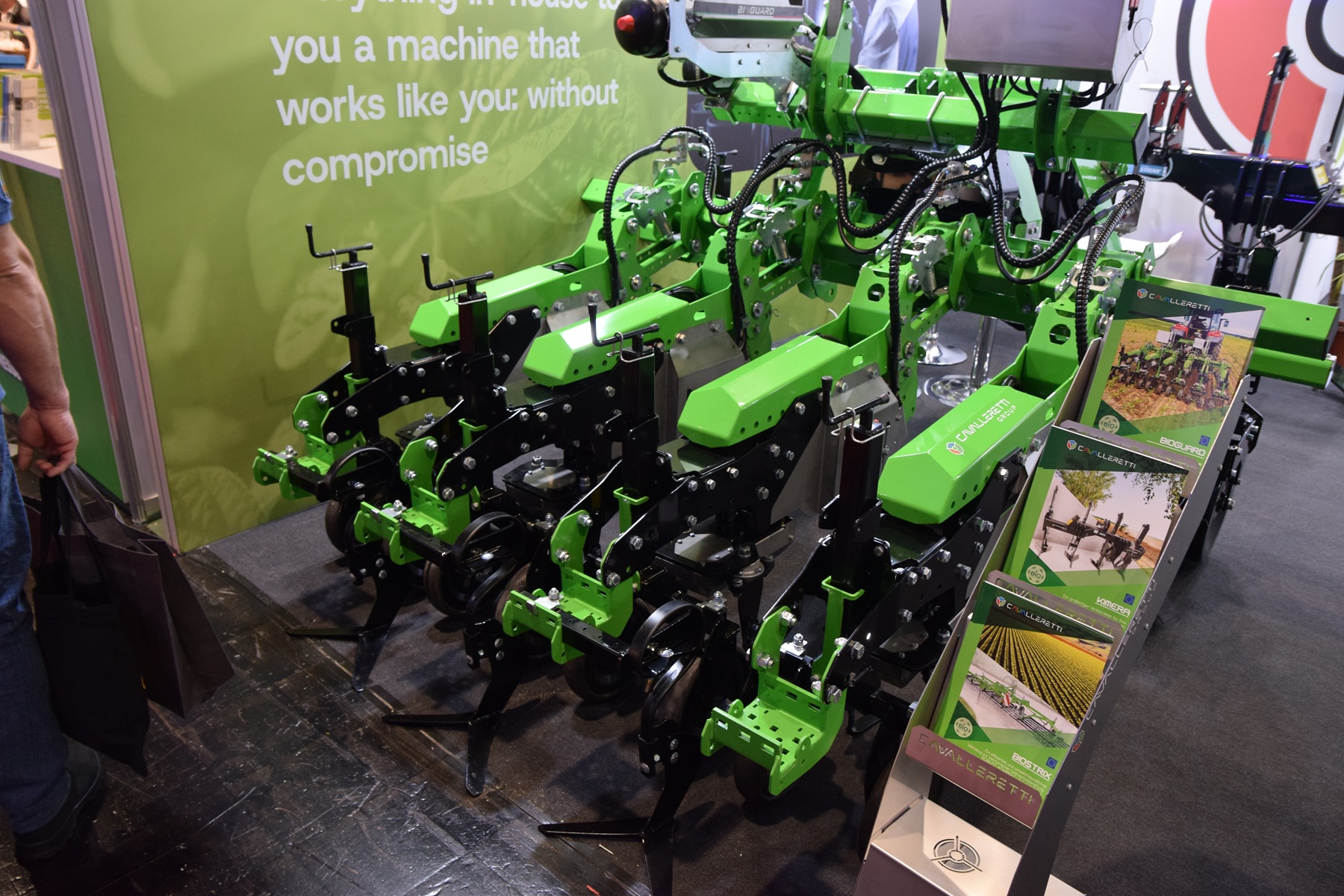 Agritechnica 2025: Cavalleretti-schoffelmachine die ook in de rij schoffelt | LandbouwMechanisatie