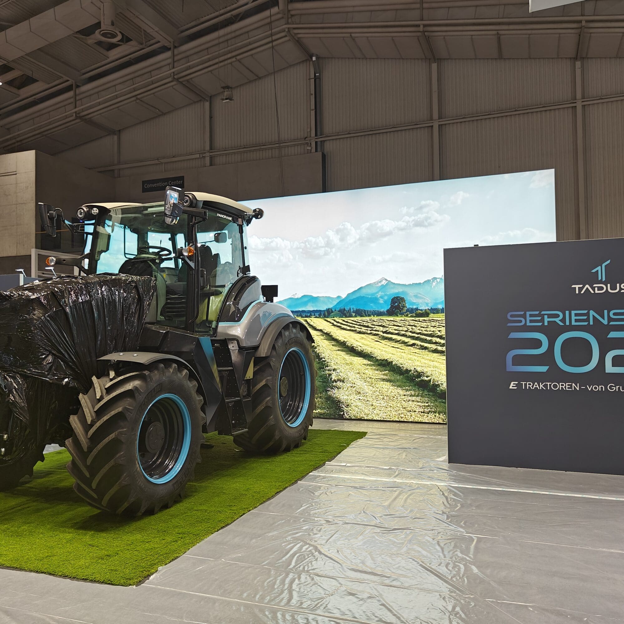 Agritechnica 2025: Elektrische Tadus heeft nog een jas aan | LandbouwMechanisatie