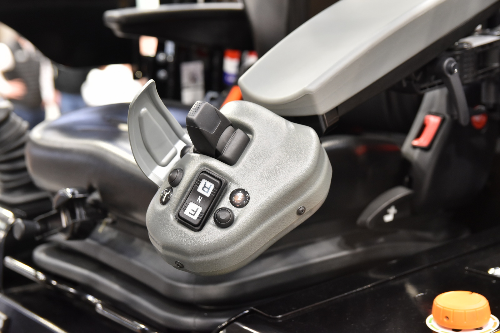 Agritechnica 2025: Joystickbesturing voor Giant-shovels | Veehouderij Techniek