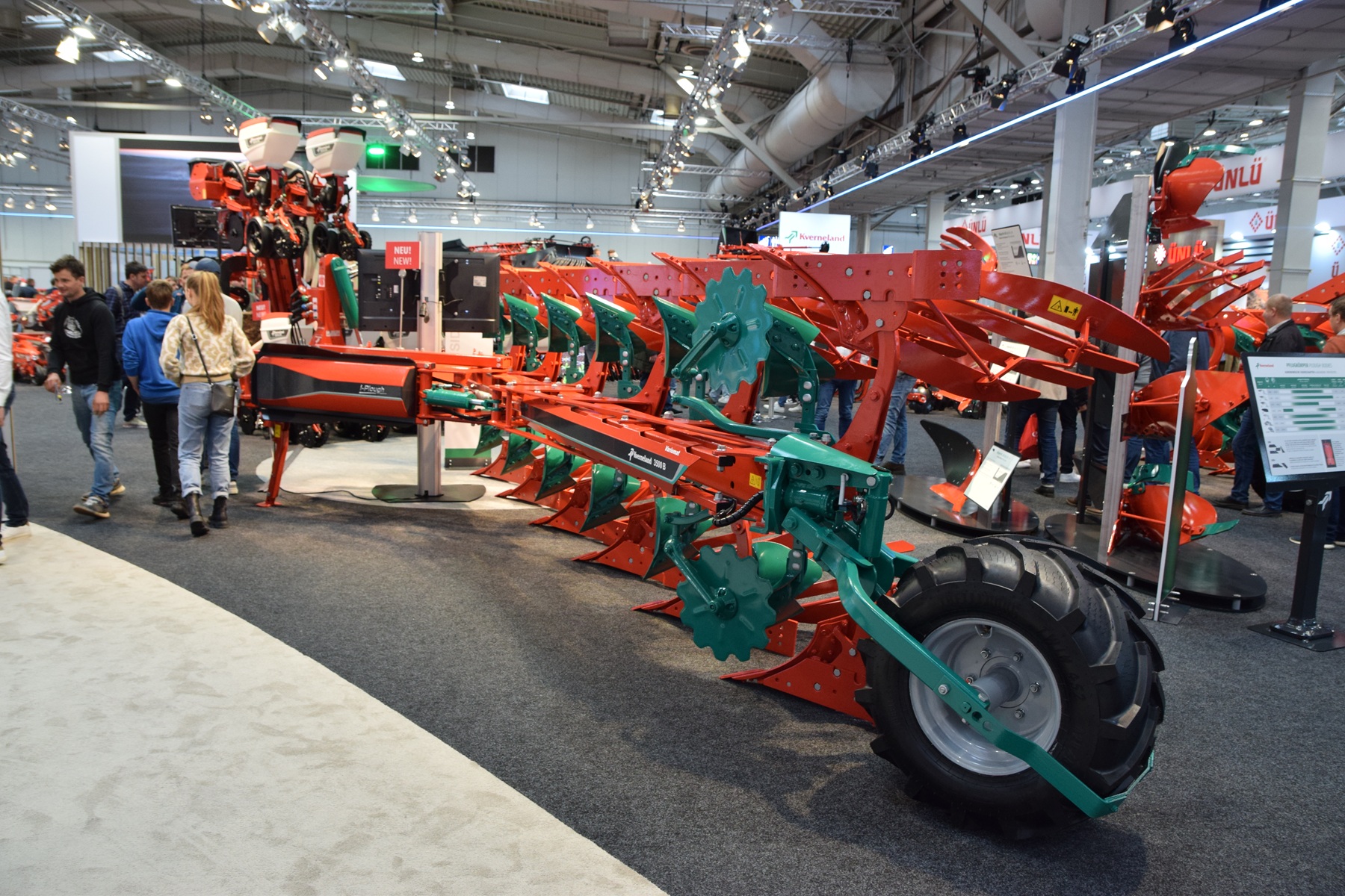 Agritechnica 2025: Met isobus-ploeg van Kverneland kun je in de voor en bovenover ploegen | LandbouwMechanisatie