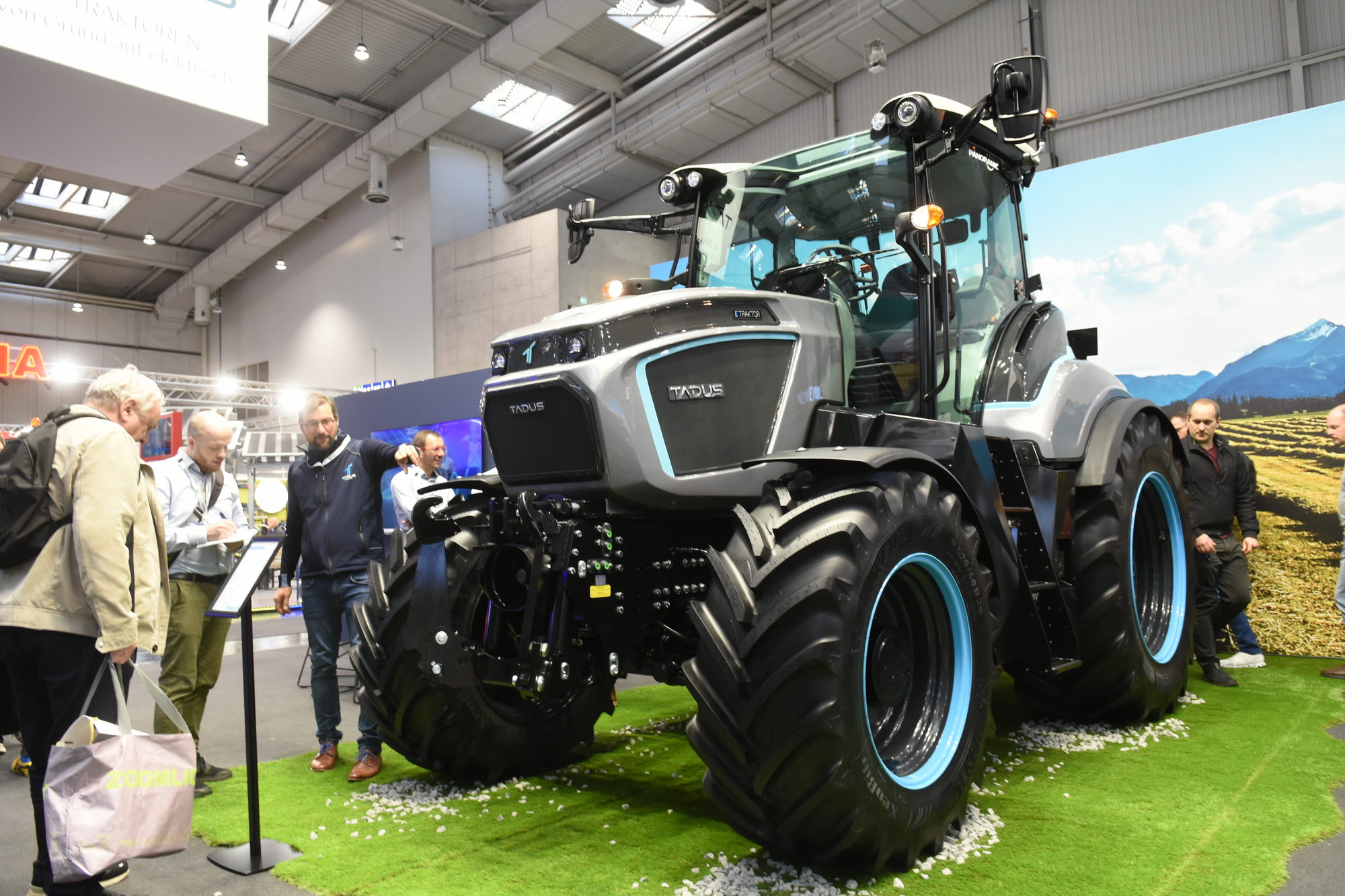 Agritechnica 2025: Tadus bouwt in 2026 vijf elektrische T16.20 trekkers | LandbouwMechanisatie