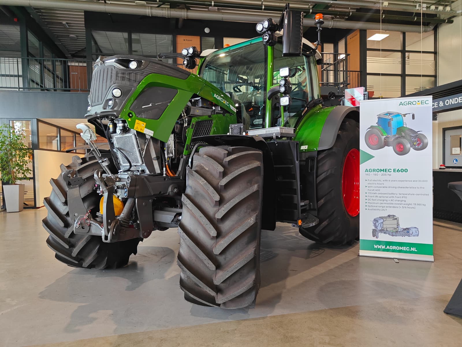 Agromec presenteert elektrische E600 | LandbouwMechanisatie