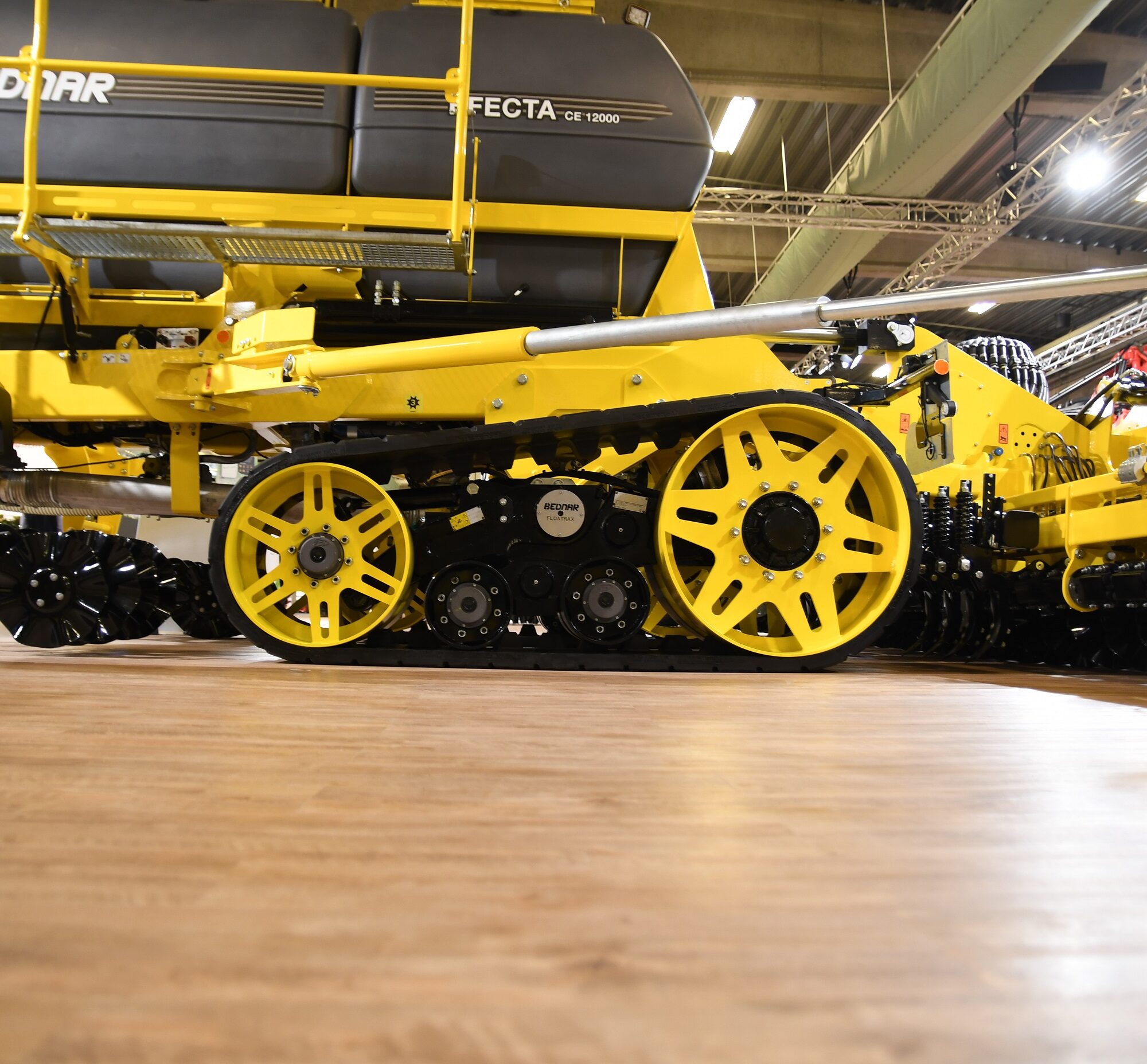 Agromek 2022: 12 meter zaaien met Bednar op rupsen | LandbouwMechanisatie