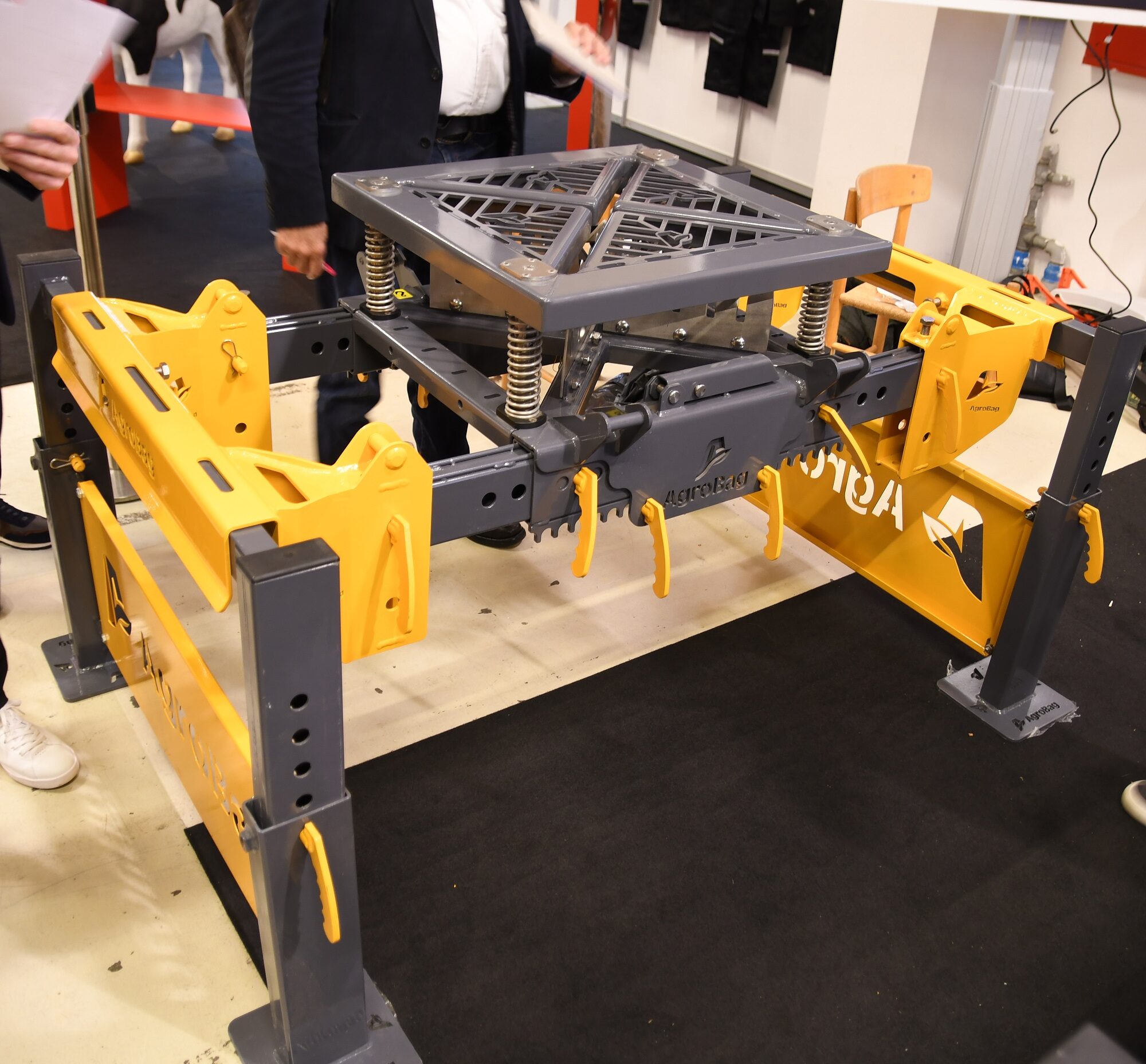 Agromek 2022: Bigbag openen vanuit de cabine | LandbouwMechanisatie