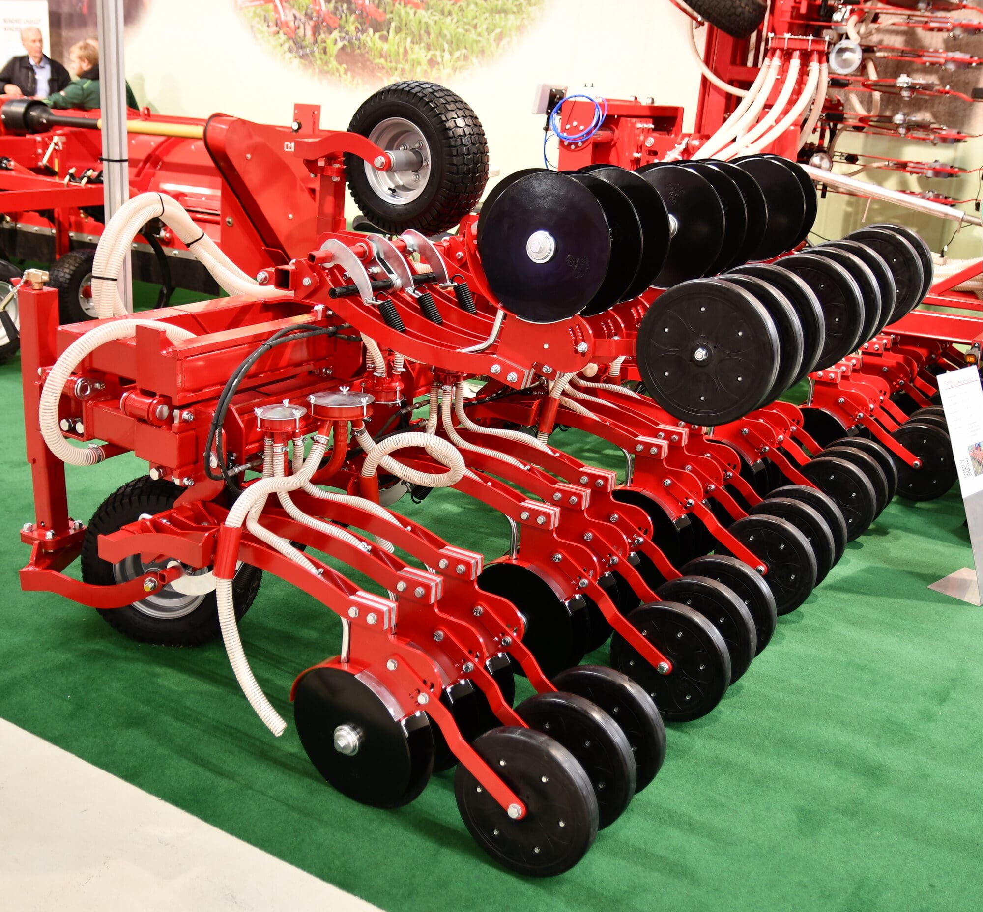 Agromek 2024: CMN Maskintec zaait groenbemester tussen mais | LandbouwMechanisatie