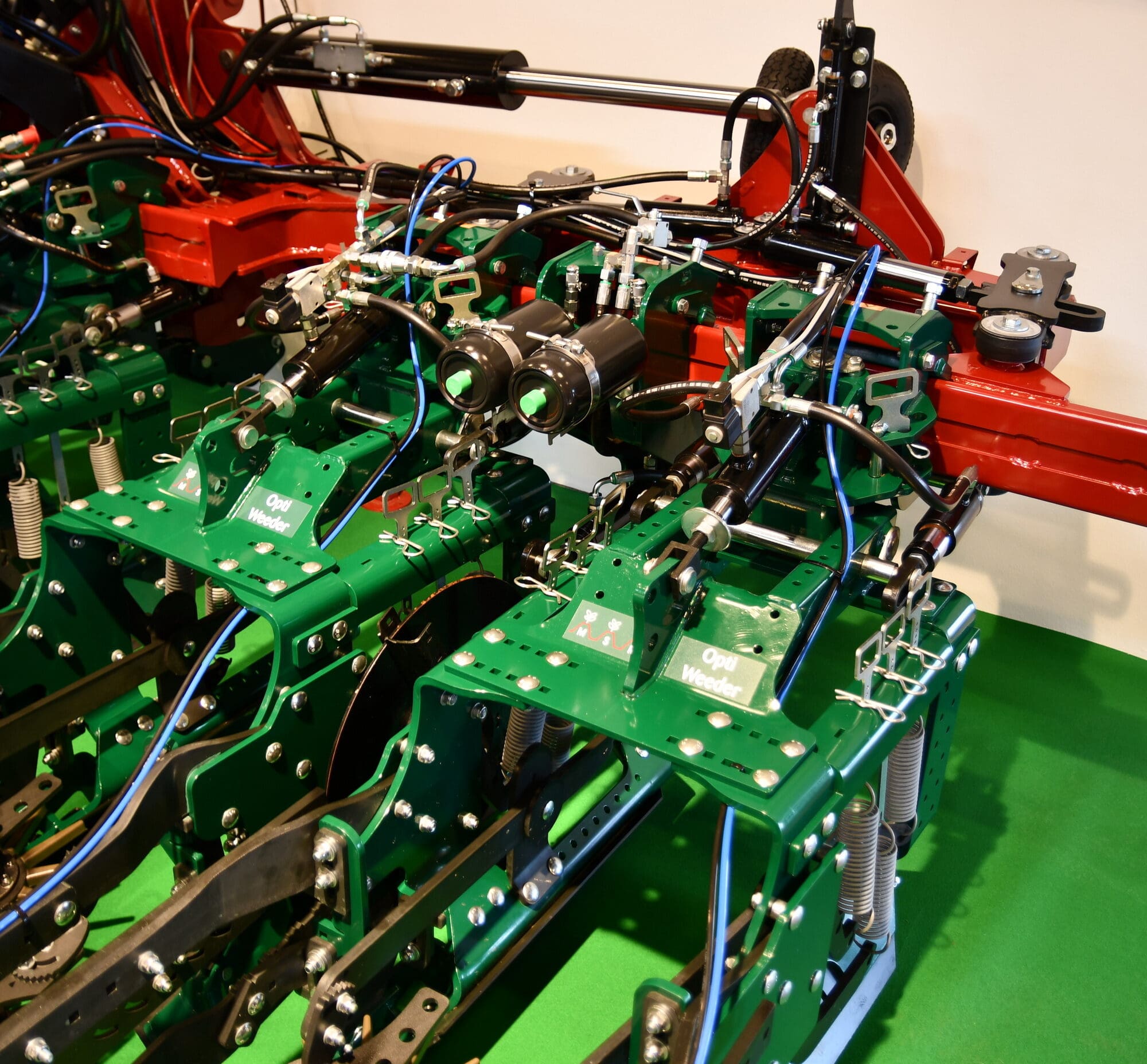 Agromek 2024: MSR verwijdert onkruid uit zes aardappelruggen | LandbouwMechanisatie