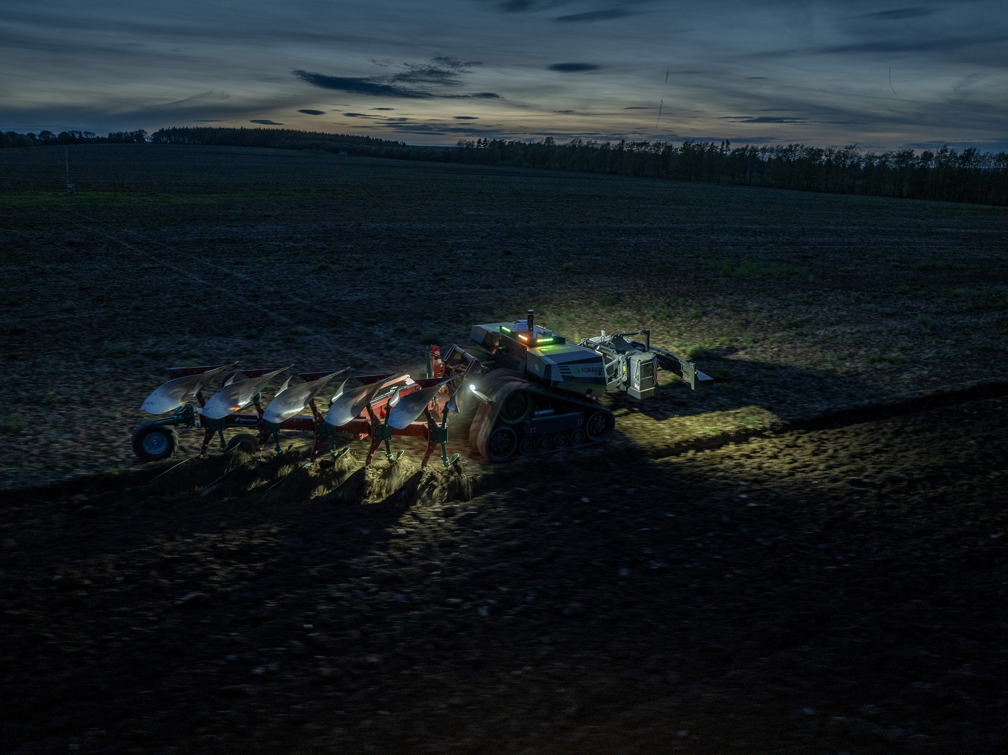 AgXeed en Kverneland vestigen wereldrecord robotploegen | LandbouwMechanisatie