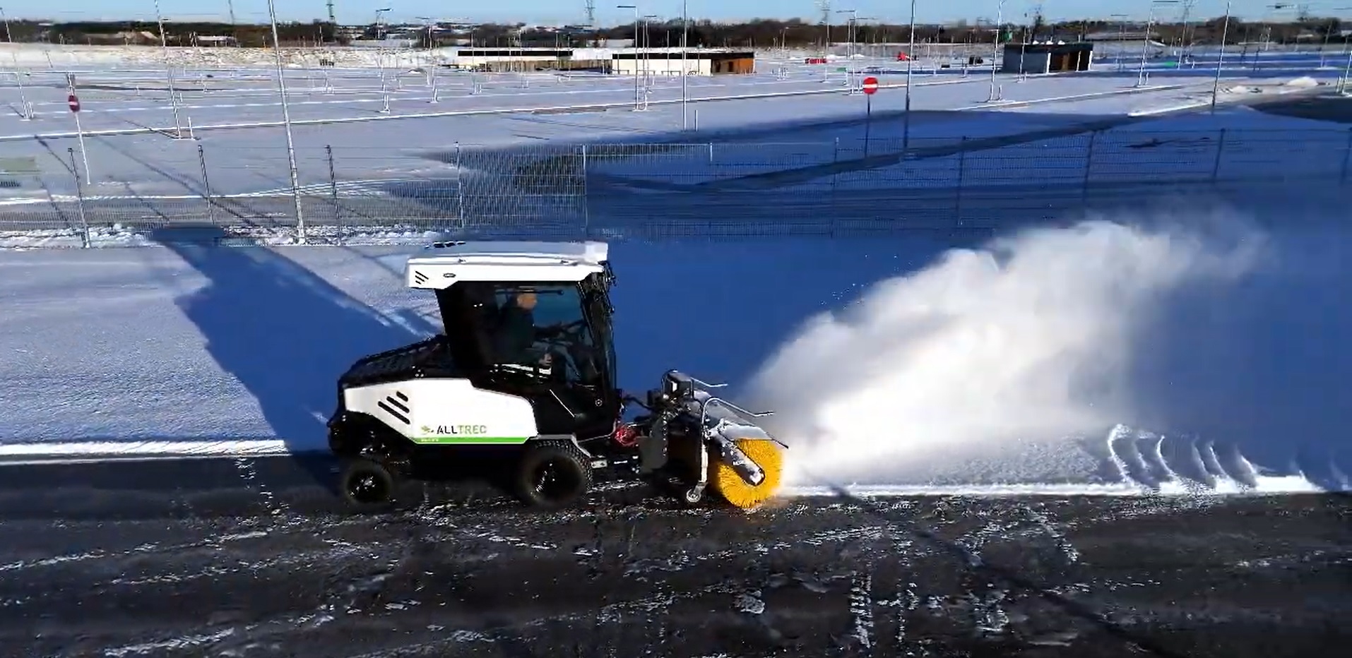 Alltrec met Nesbo sneeuwborstel | Tuin en Park Techniek