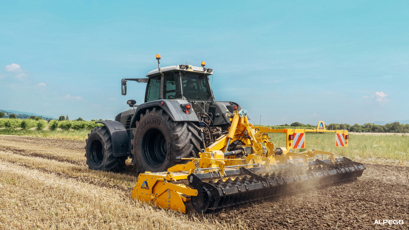 Alpego komt met zware opklapbare frees | LandbouwMechanisatie