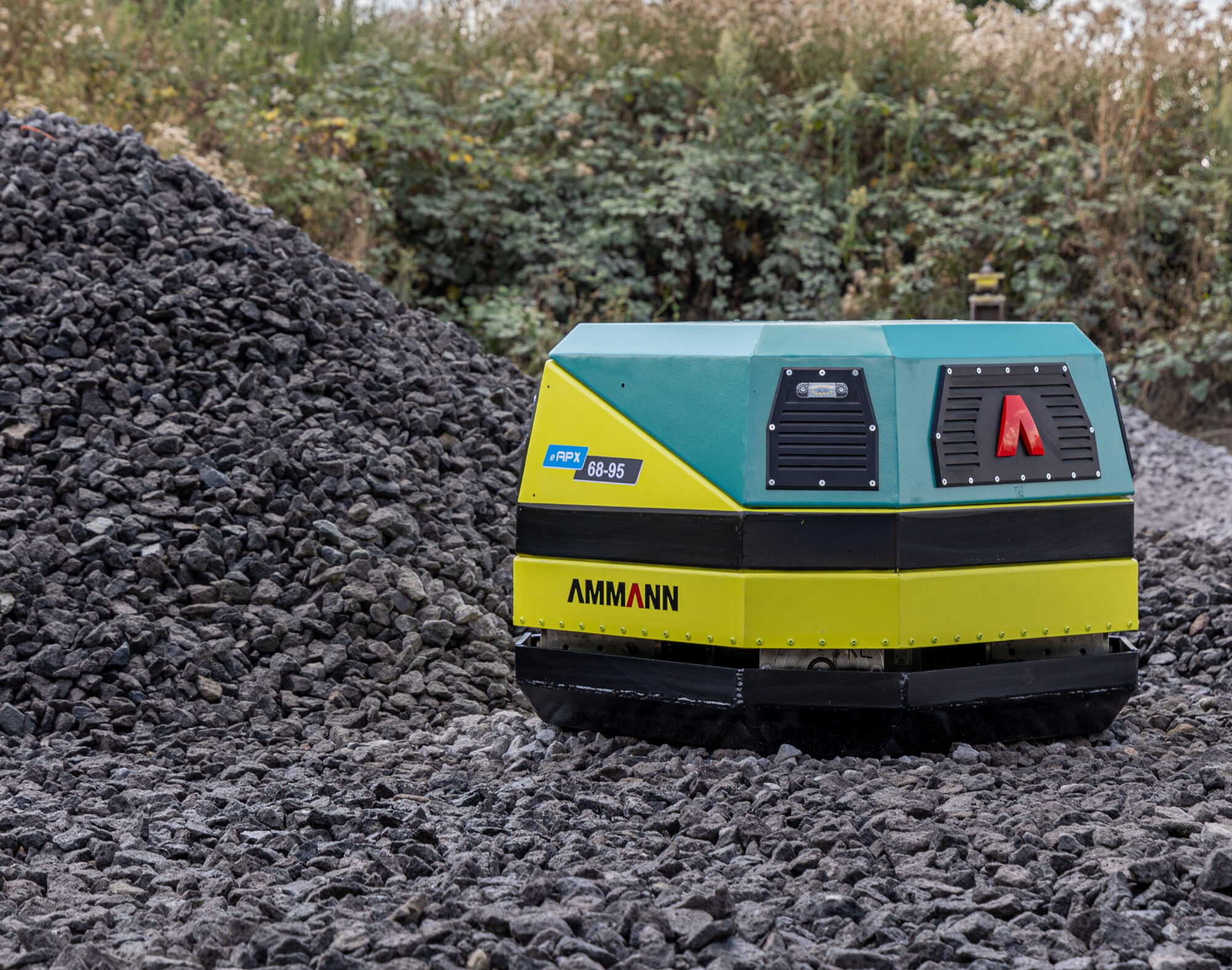 Ammann toont een op afstand bestuurbare trilplaat | Tuin en Park Techniek