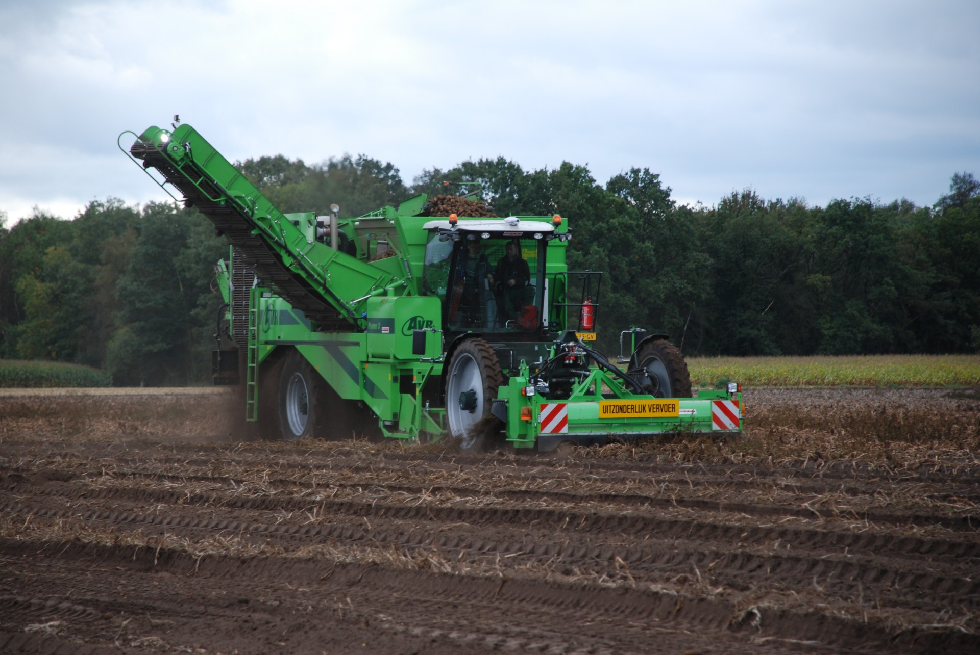 AVR stelt zeven nieuwe dealers aan in Noord-Nederland | Mechaman