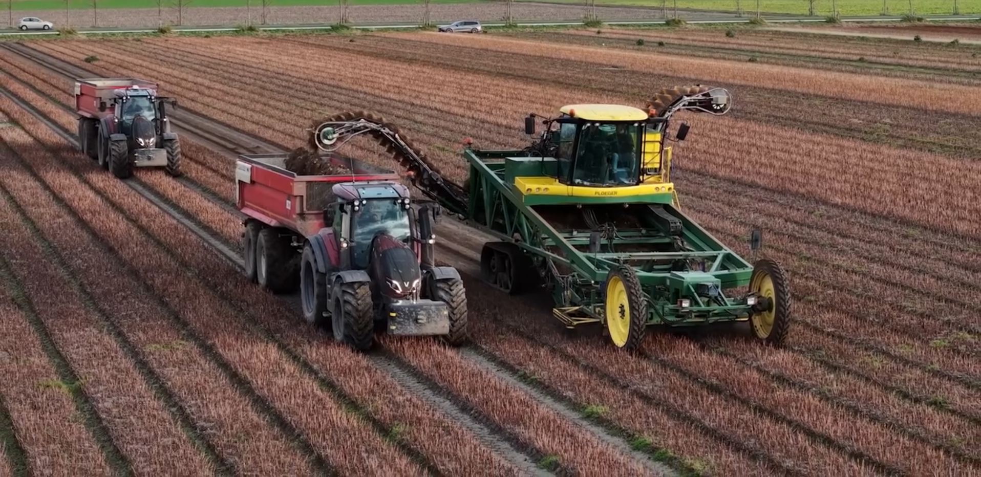 Blok Mechanisatie bouwt dubbele afvoerband op Ploeger-bollenrooier | LandbouwMechanisatie