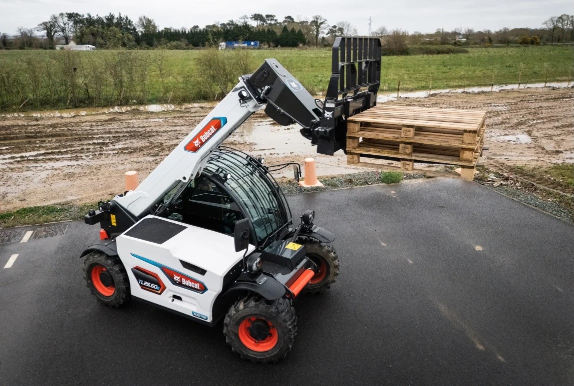 Bobcat introduceert elektrische verreiker | Veehouderij Techniek