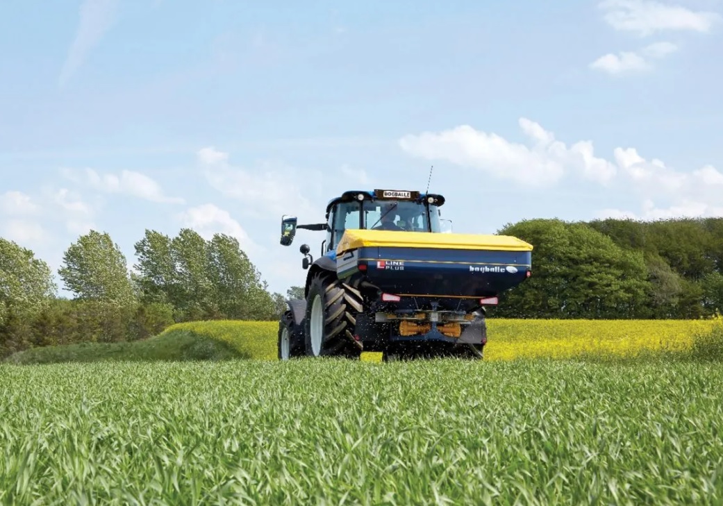 Bogballe L15W kan breed en in de rij strooien | LandbouwMechanisatie