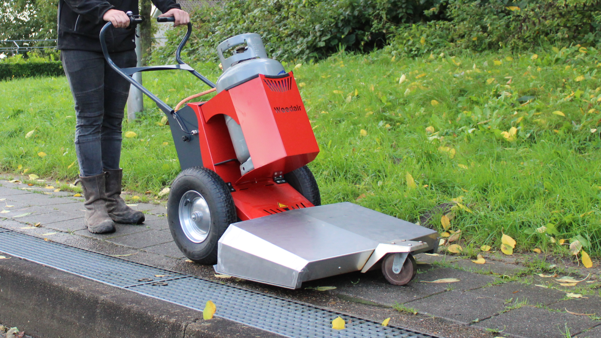Bredere Hoaf Weedair met elektrische aandrijving | Tuin en Park Techniek