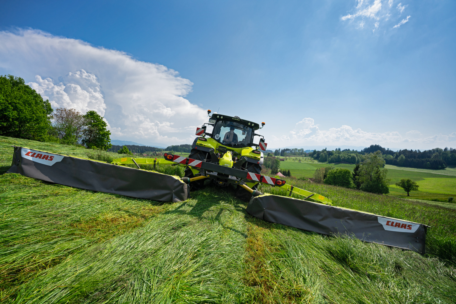 Claas Disco maait 9,90 meter breed | Veehouderij Techniek