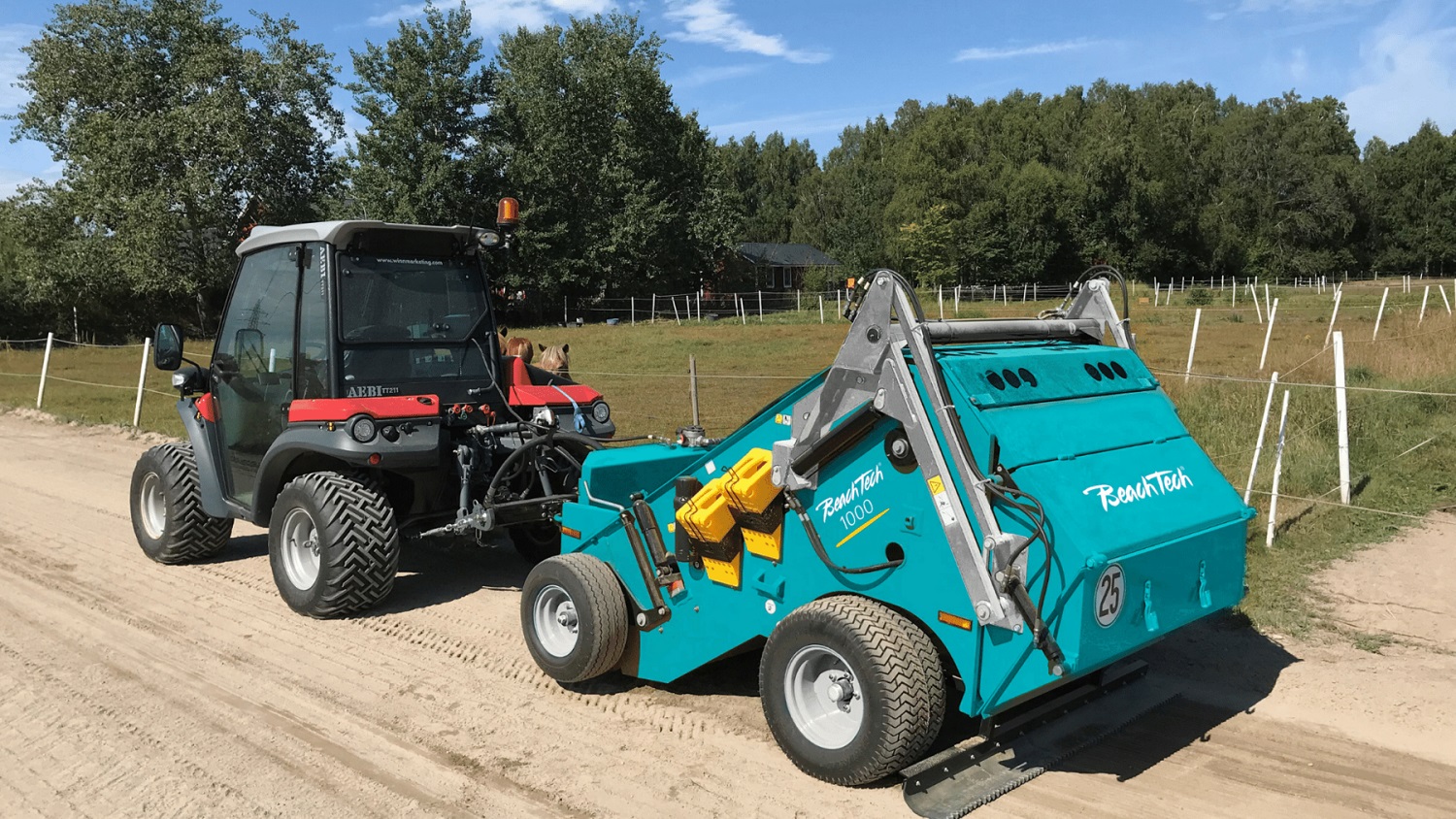 Compacte getrokken strandreiniger van BeachTech | Tuin en Park Techniek