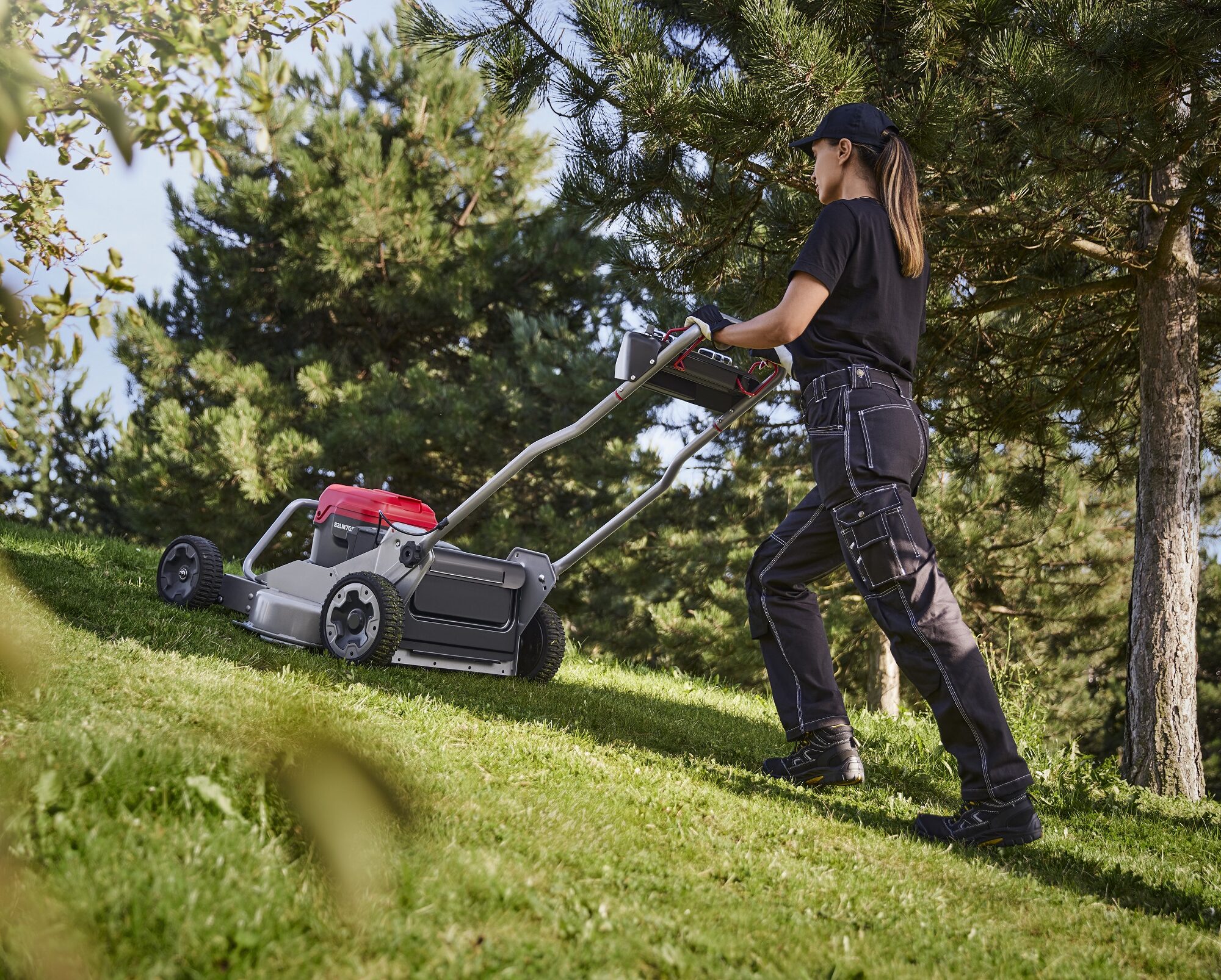 Cramer loopmaaier met werkbreedte van 76 cm | Tuin en Park Techniek