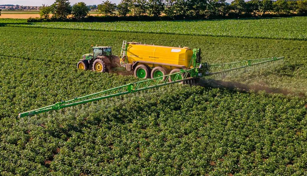 Dammann test drie-asser met 20.000 liter tank | LandbouwMechanisatie