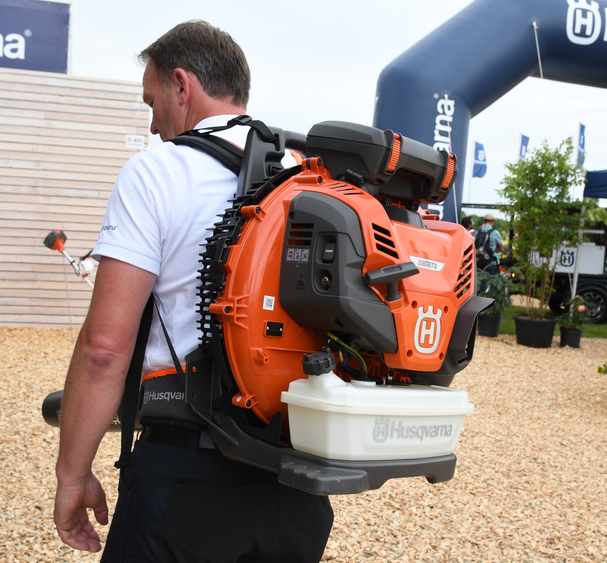 Demopark 2025: Husqvarna 590BTS blaast 2.100 kuub per uur | Tuin en Park Techniek