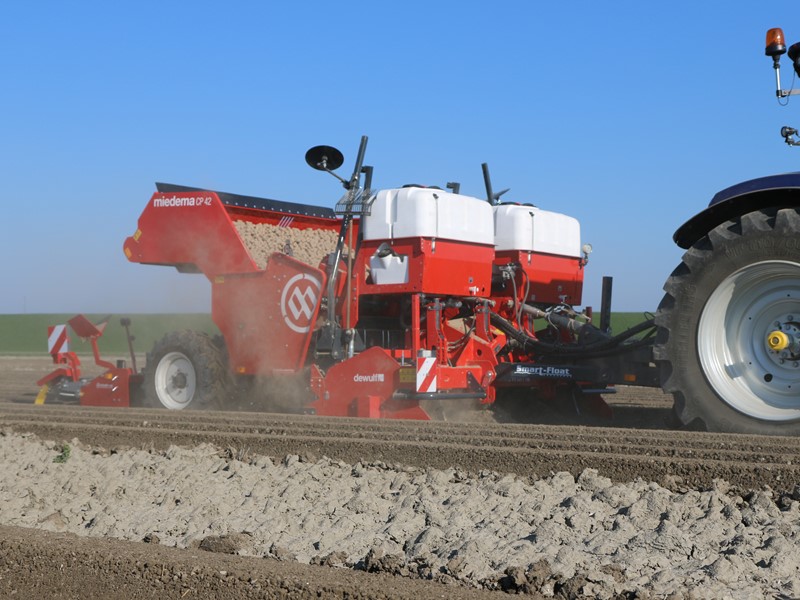 Dewulf introduceert isobus op aardappelpootmachines | LandbouwMechanisatie