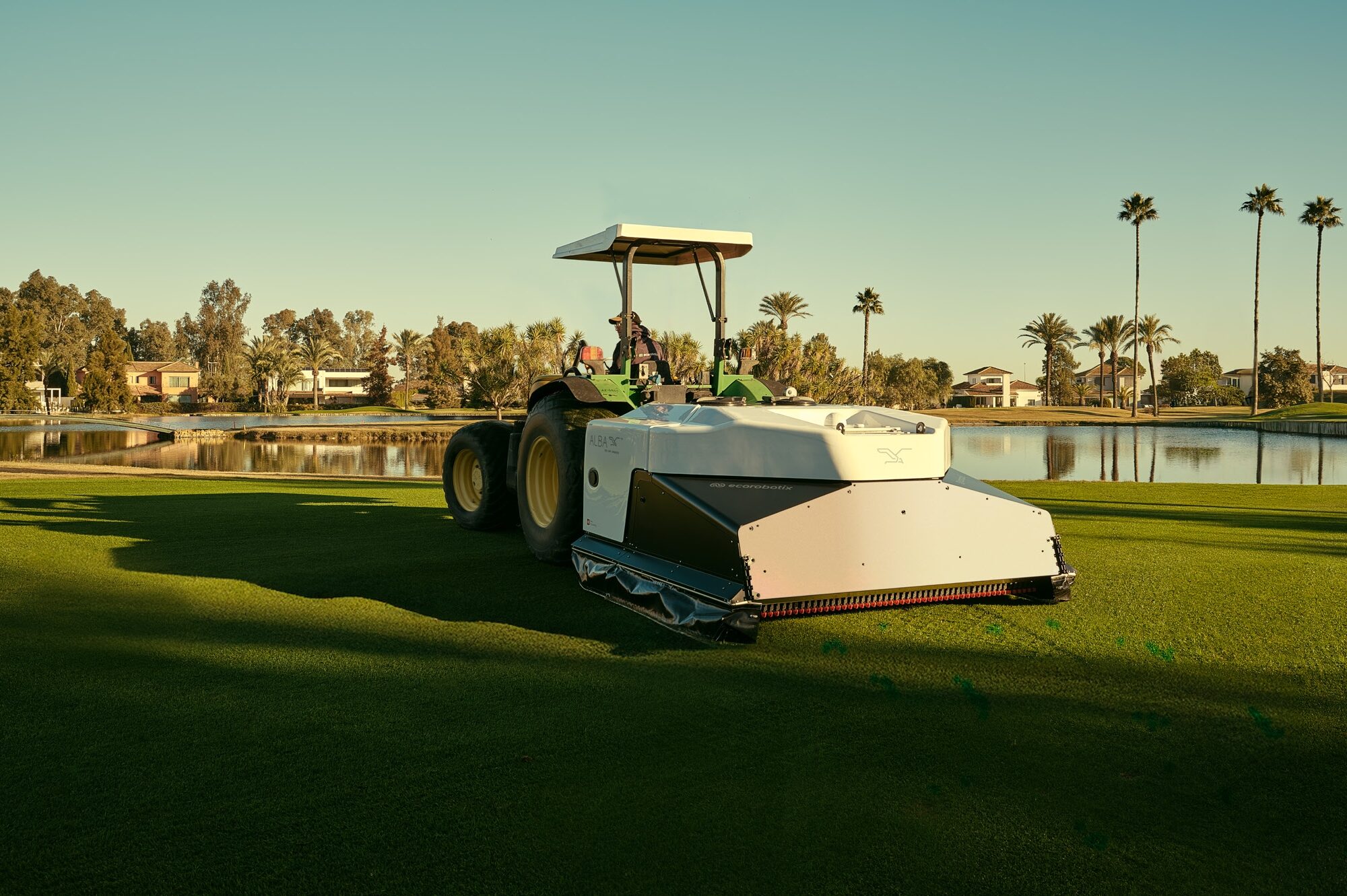 Ecorobotix bouwt spotsprayer voor sportvelden en golfbanen | Tuin en Park Techniek