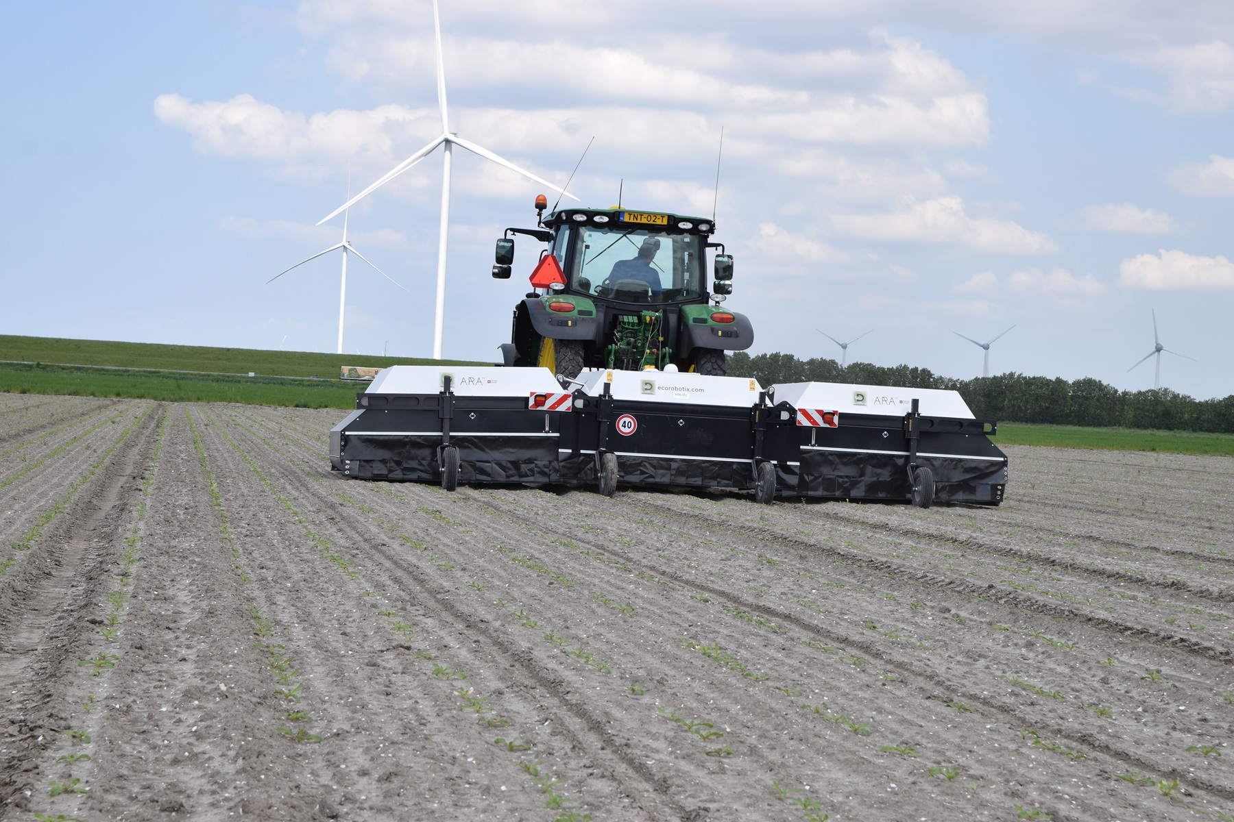 Ecorobotix komt met 9- en 12-meter brede Ara-spotsprayer | LandbouwMechanisatie