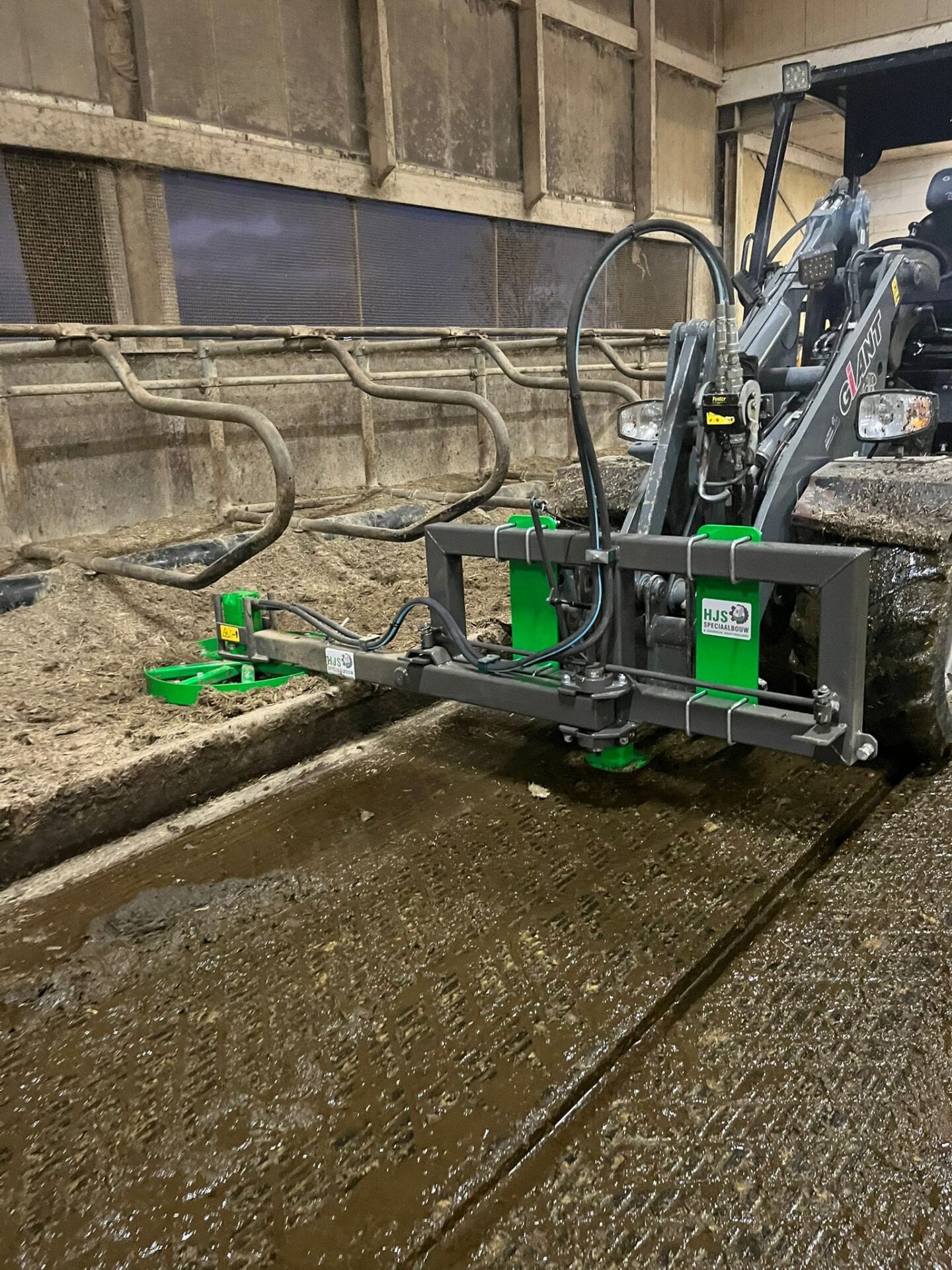 Eenvoudige boxkrabber van HJS | Veehouderij Techniek