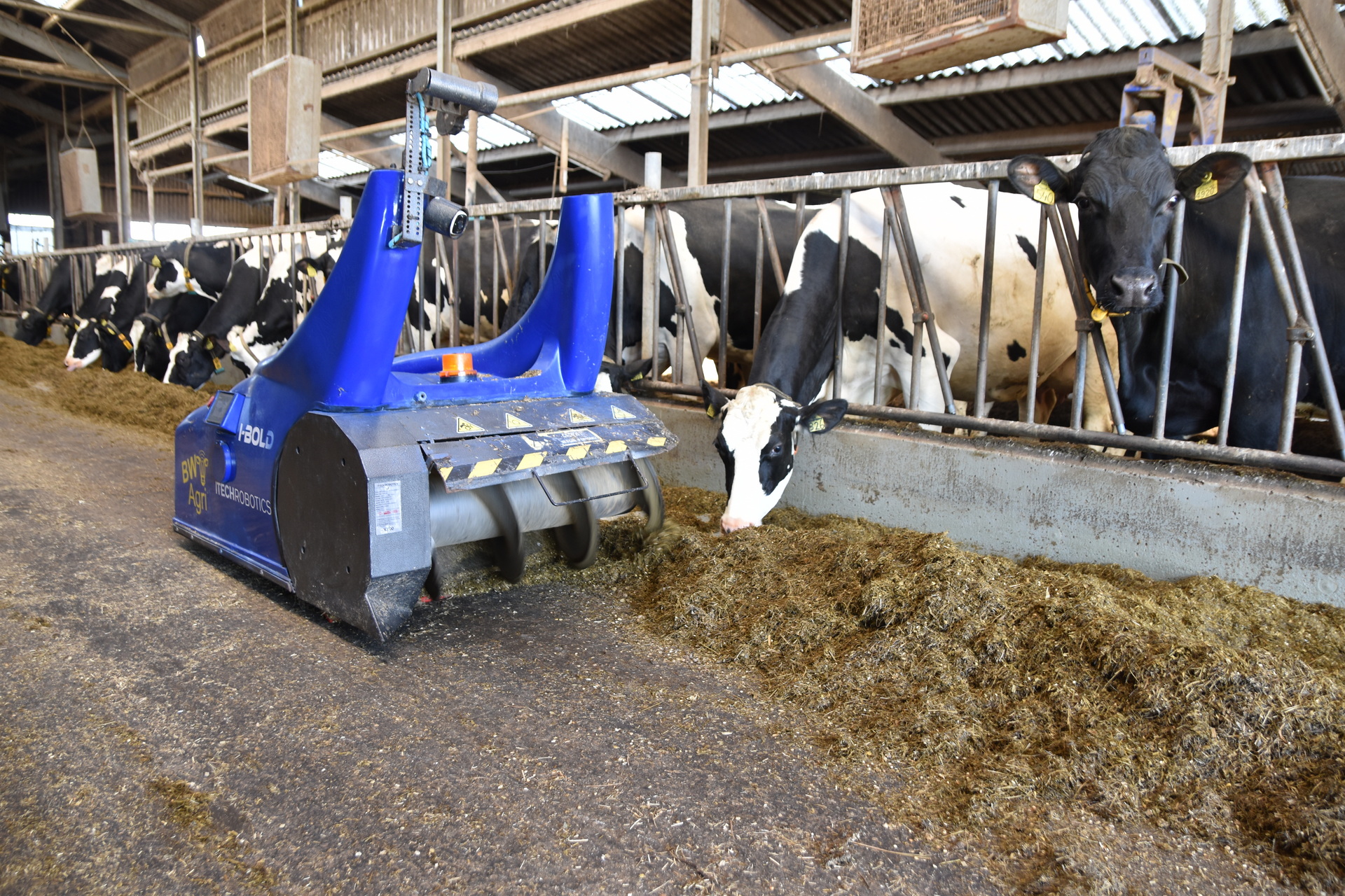 Eerste aanschuifrobot van Itech Robotics in Nederland | Veehouderij Techniek