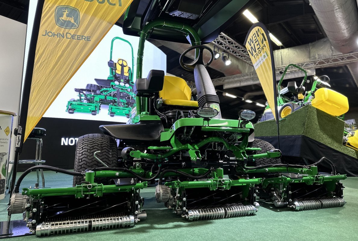 Elektrische en hybride maaiers van John Deere | Tuin en Park Techniek