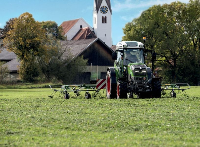 Elektrische Fendt voldoet op melkveebedrijf | Veehouderij Techniek