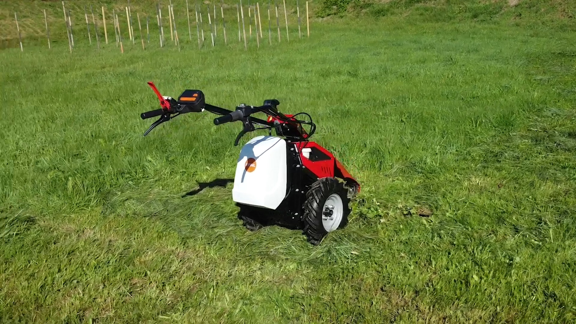 Elektrische éénasser van Köppl werkt nu ook op Stihl en Ego-accu's | Tuin en Park Techniek