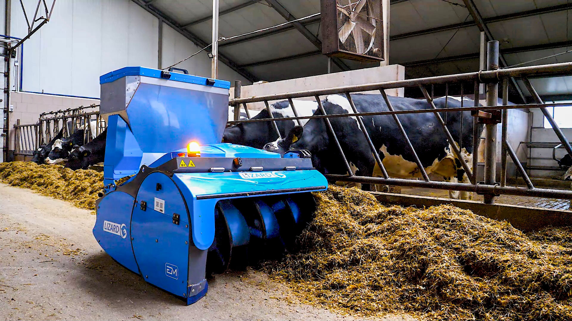 EM Benelux start met Lizard vooraanschuifrobot | Veehouderij Techniek