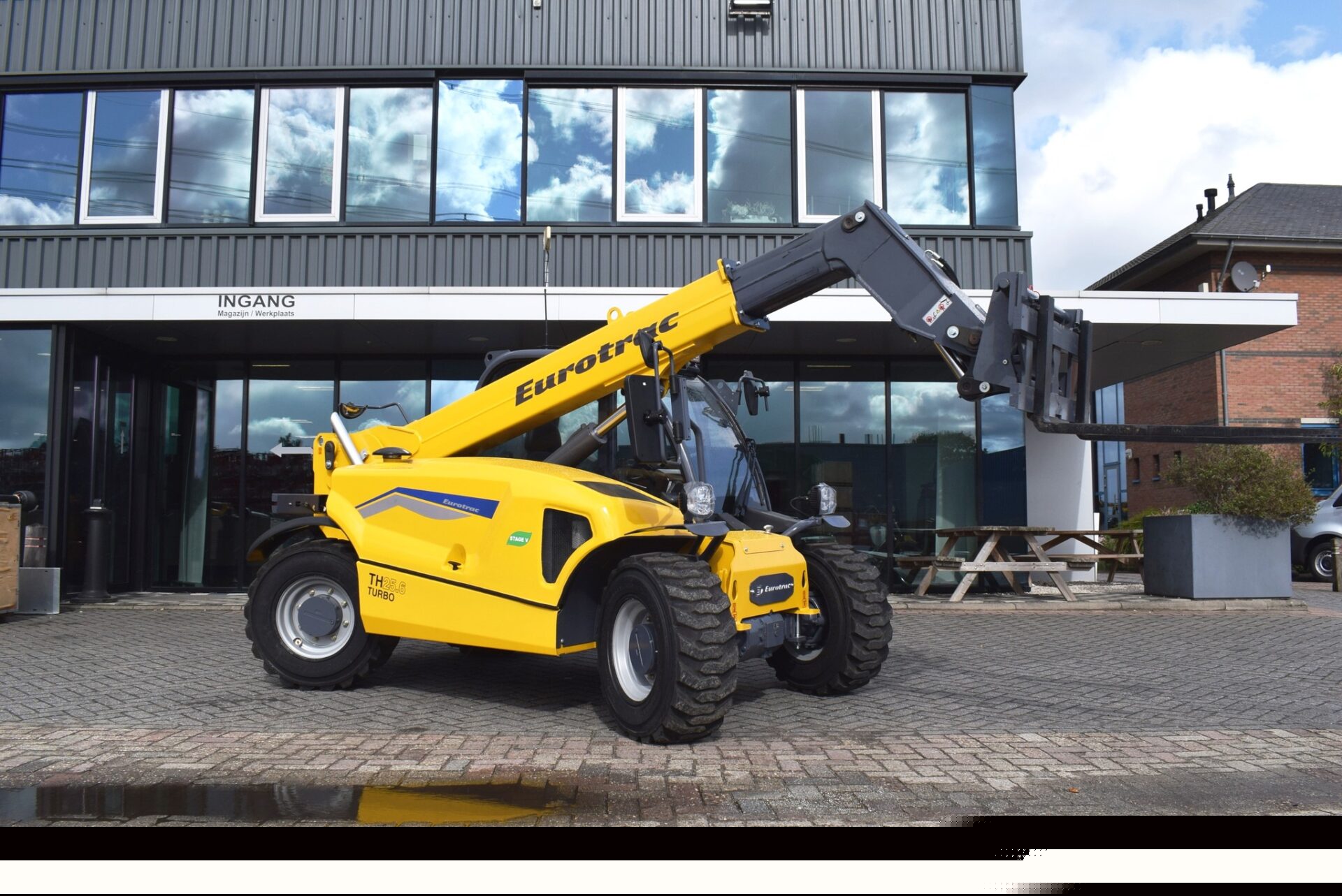Eurotrac komt met TH 25.6-verreiker | Veehouderij Techniek