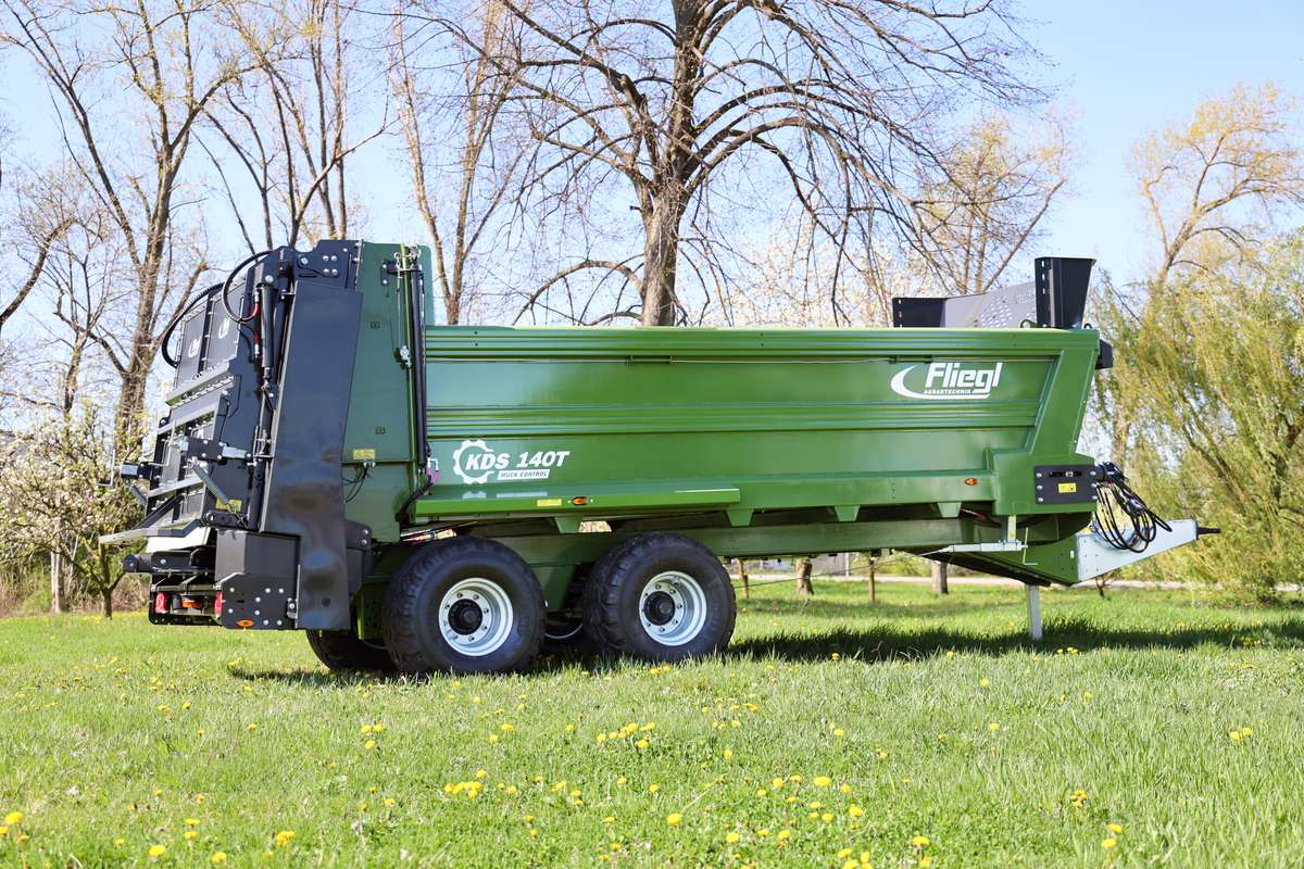 Fliegl KDS 140T meststrooier met tandemonderstel | LandbouwMechanisatie