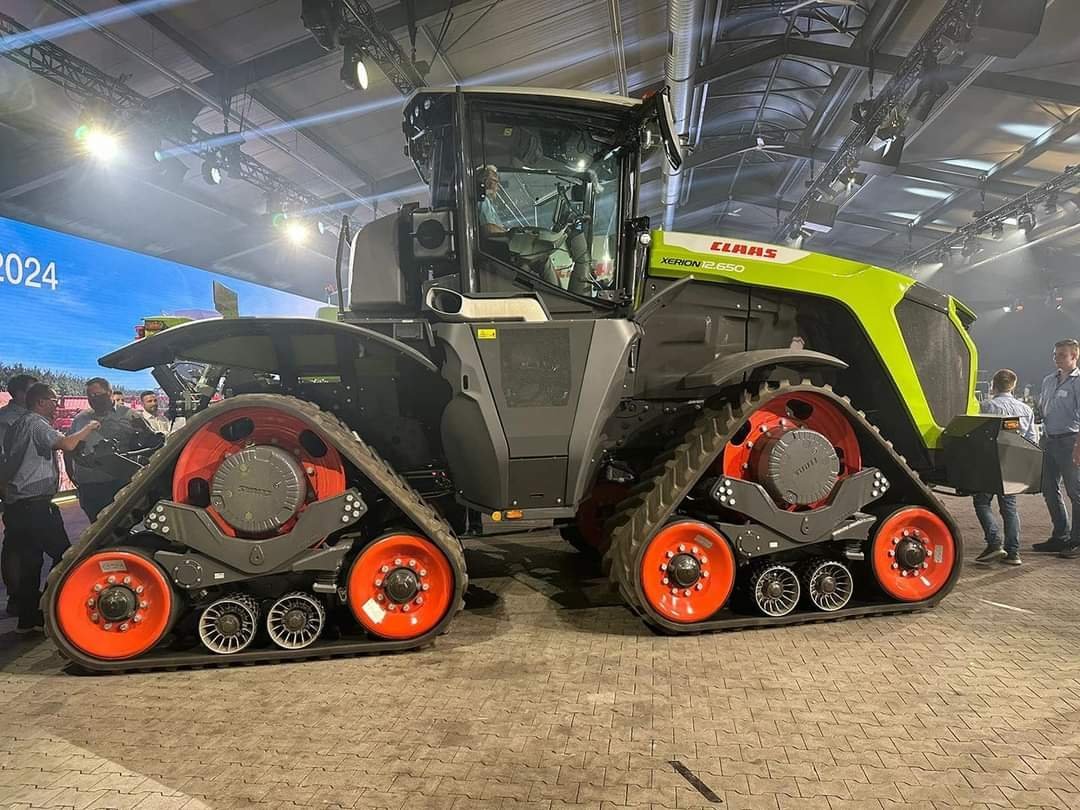 Foto's nieuwe Claas Xerion en maaidorser | LandbouwMechanisatie