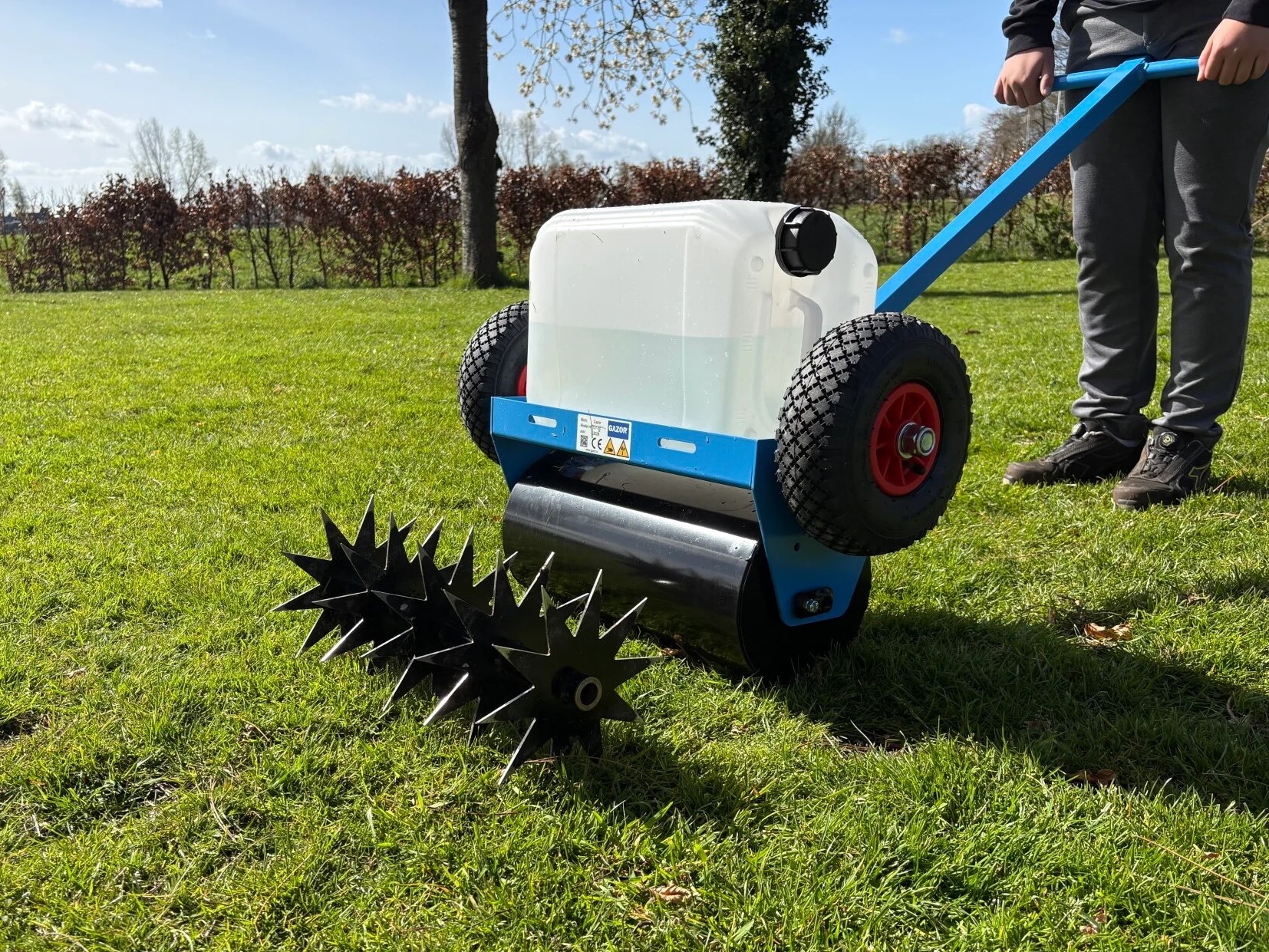 Gazons beluchten en rollen met nieuwe Gazor GT-50 | Tuin en Park Techniek