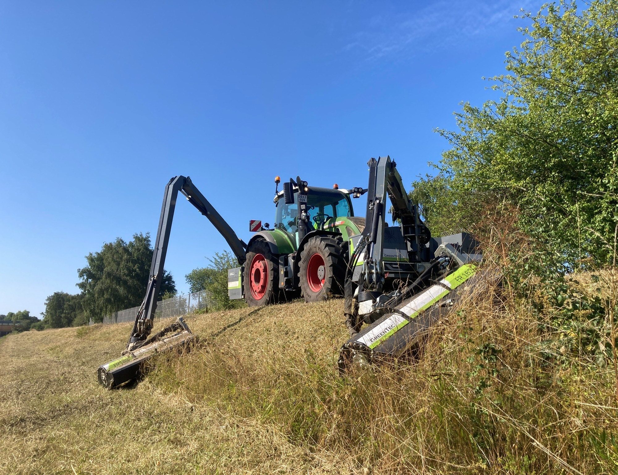 GreenTec Spider-maaiarm bereikt 270 graden rondom trekker | Tuin en Park Techniek