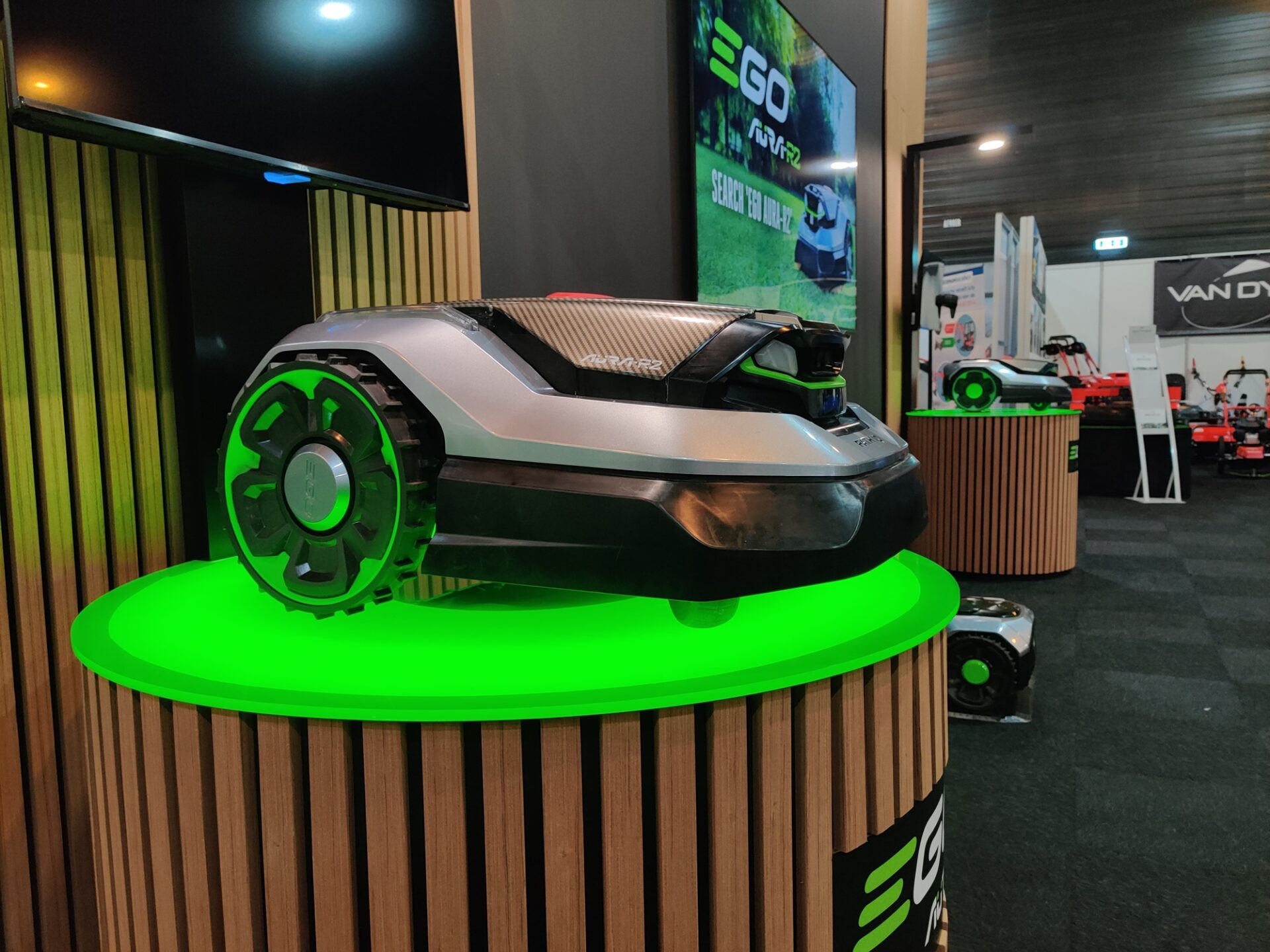 Groene Sector: Ego voorziet nieuwe maairobots van rtk-gps en dubbele camera | Tuin en Park Techniek