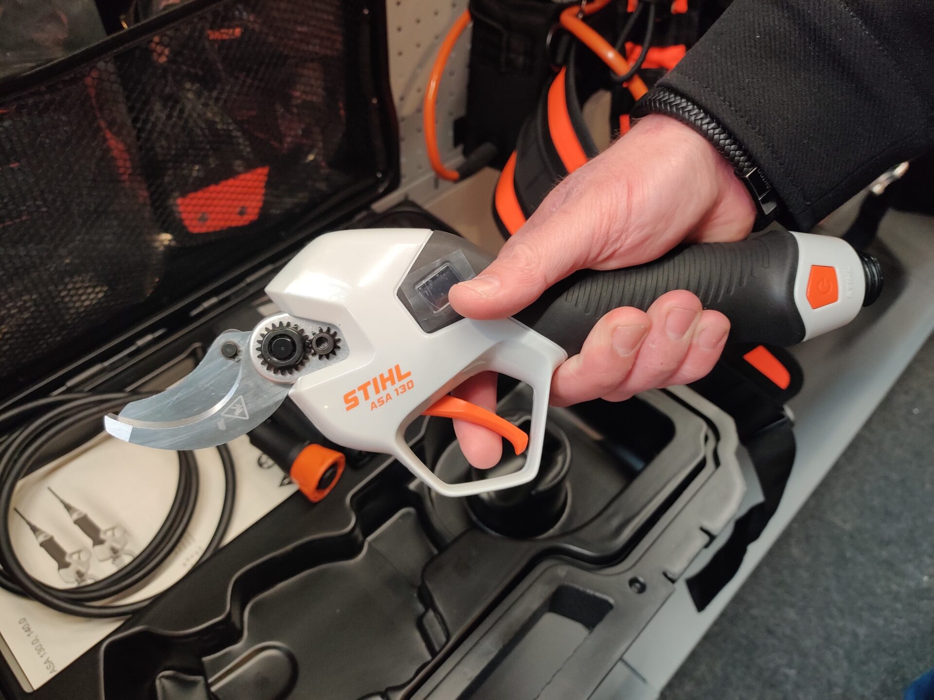 Groene Sector: Stihl introduceert twee bedrade accusnoeischaren | Tuin en Park Techniek