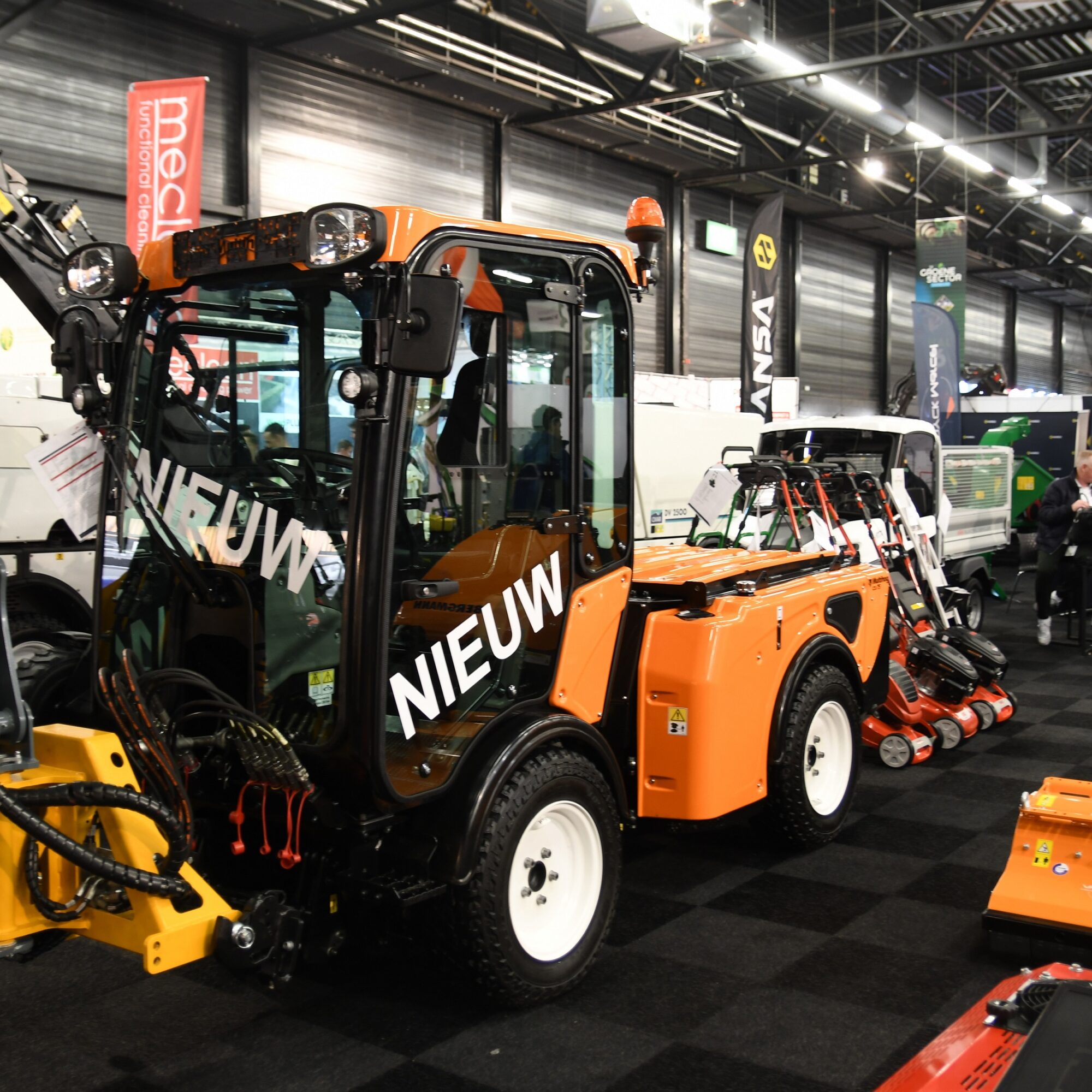 Groene Sector: Vernieuwde Multihog CX75 | Tuin en Park Techniek