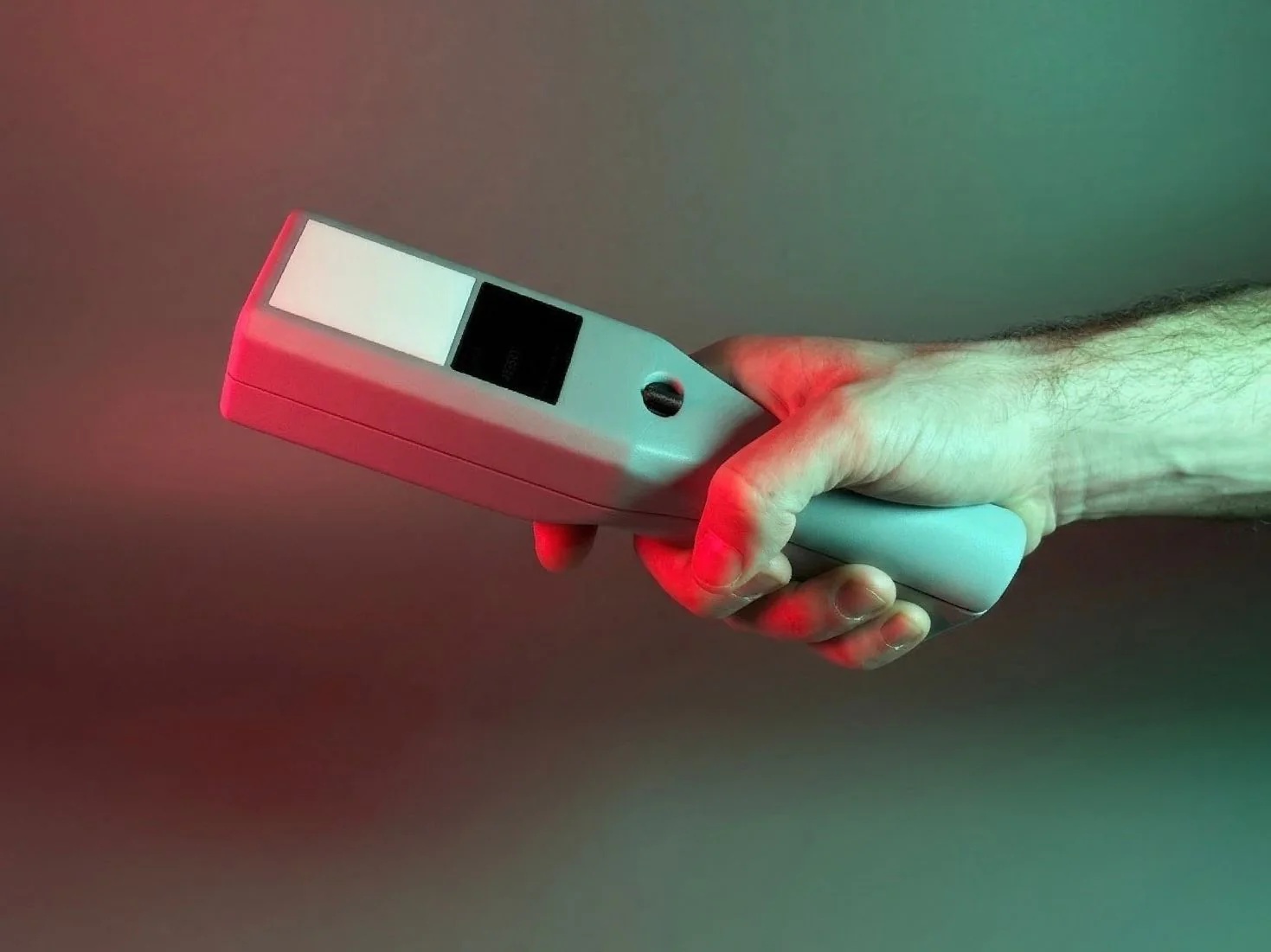 Handsensor van E-Nano Robotics meet vitaliteit van gras | Tuin en Park Techniek