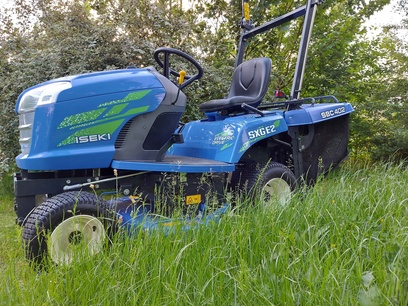 Iseki test elektrische zitmaaier SXG 216e | Tuin en Park Techniek