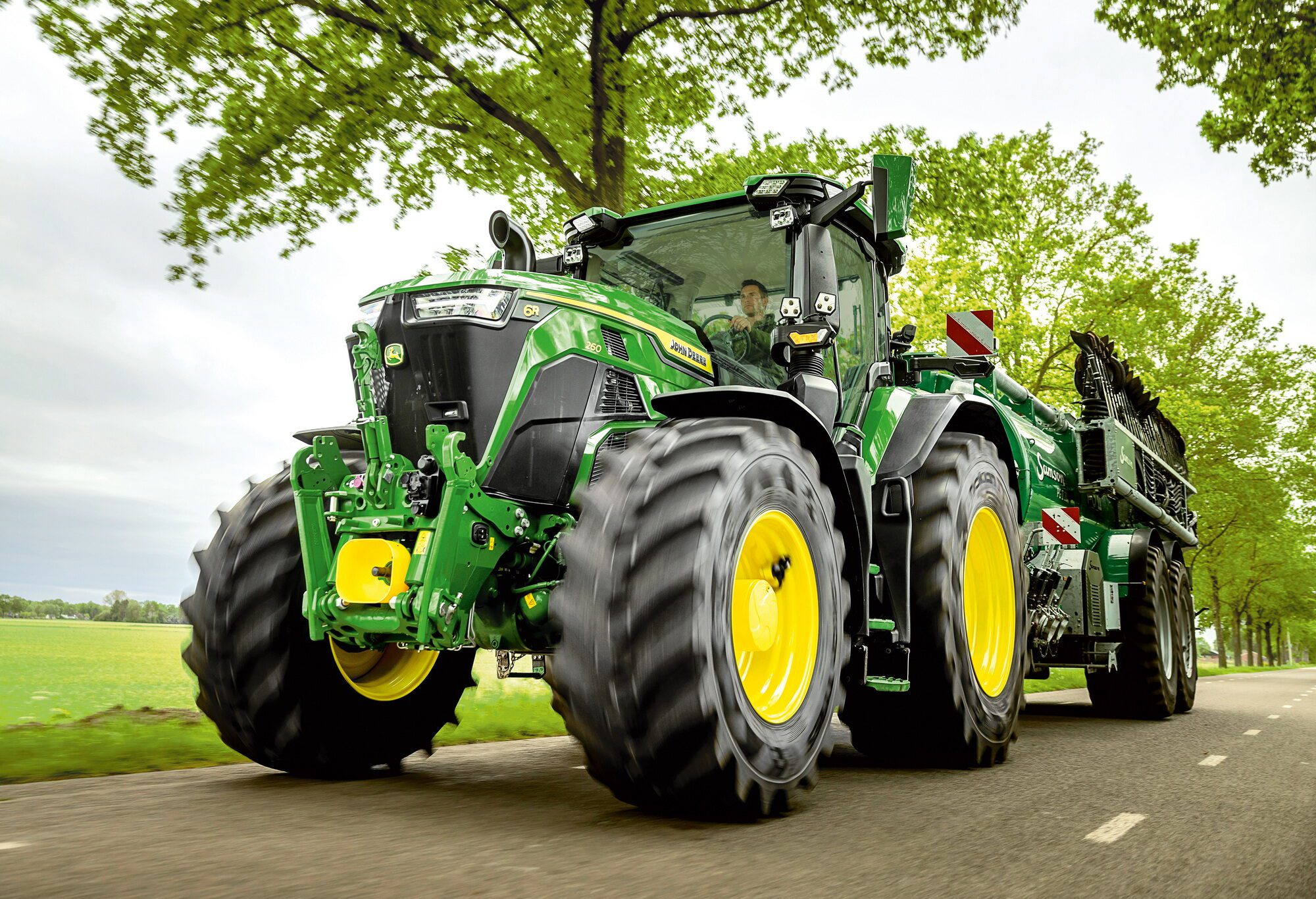 John Deere geeft 6R-serie nieuwe transmissie en vernieuwde cabine | LandbouwMechanisatie