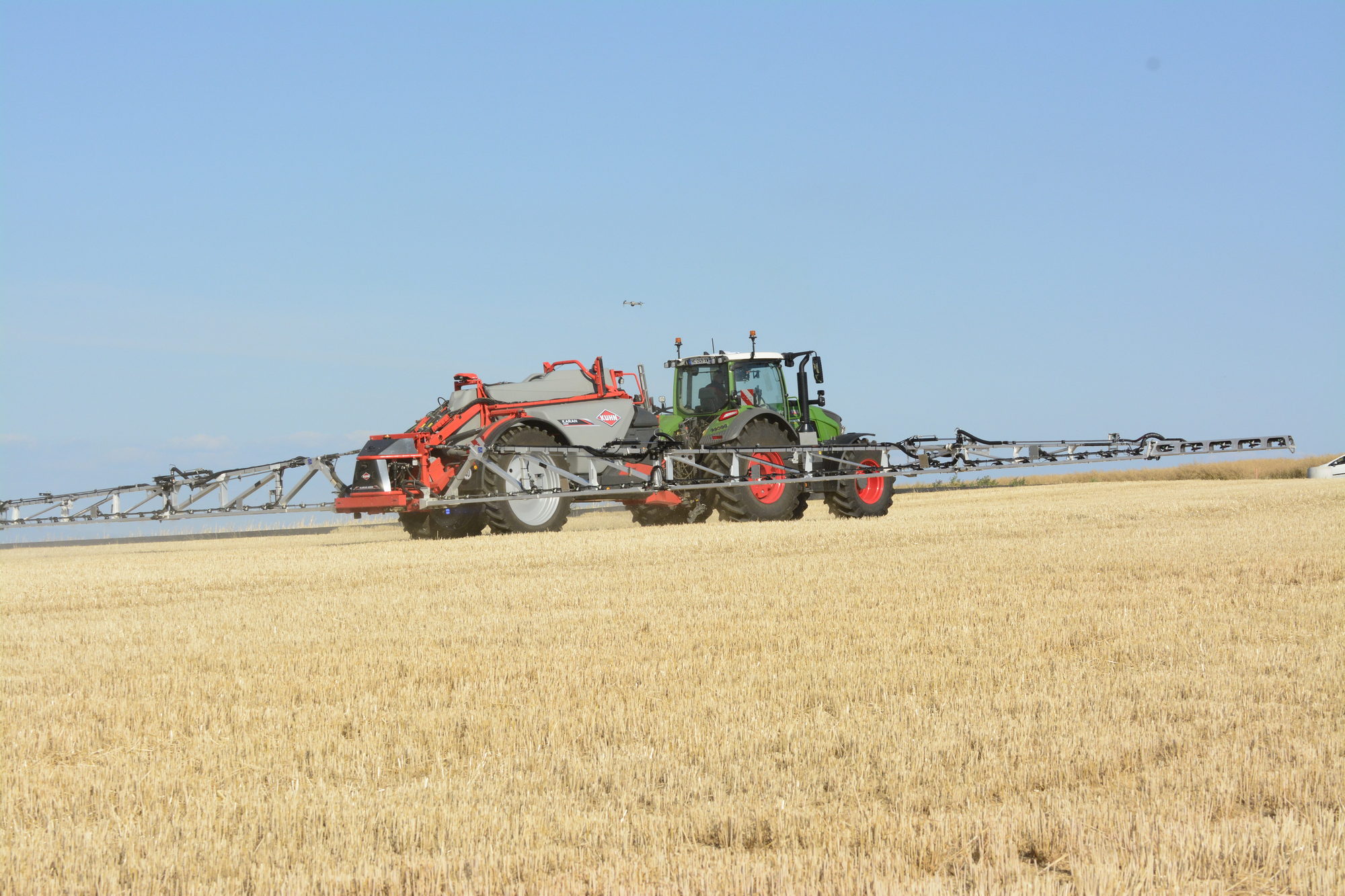 Kuhn's nieuwe Karan veldspuit kan straks tot 45 meter breed spuiten | LandbouwMechanisatie