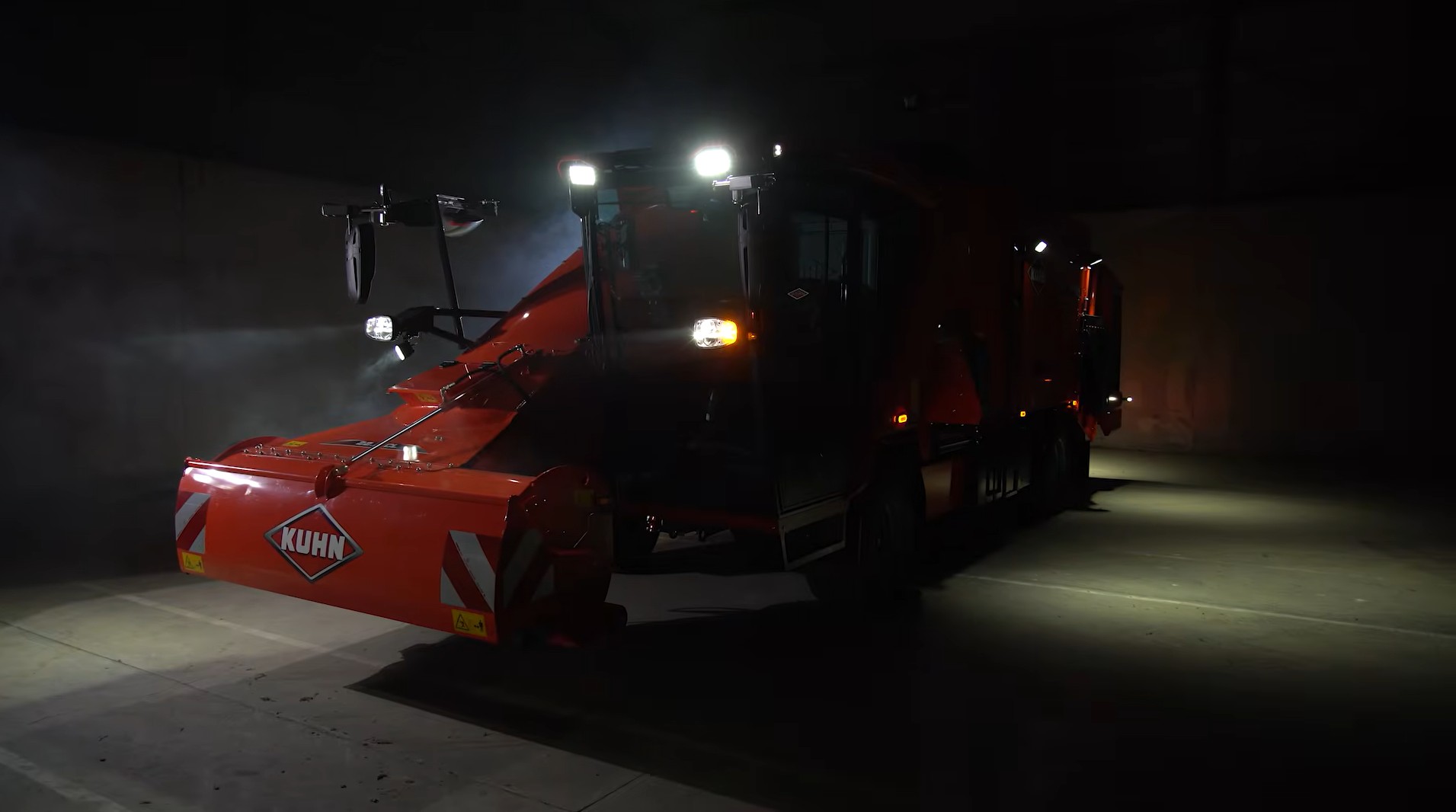 Kuhn kondigt slimmere zelfrijdende voermengwagen Antea aan | Veehouderij Techniek