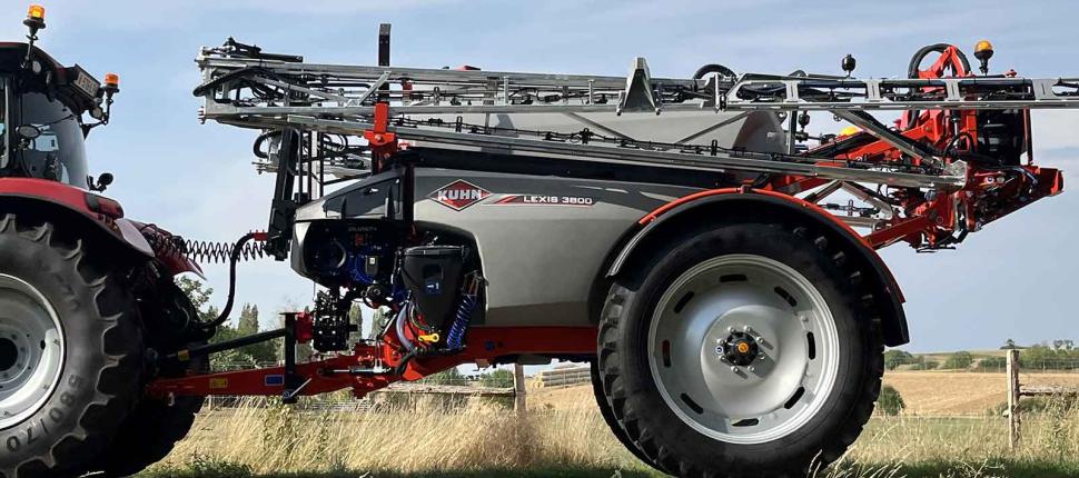 Kuhn Lexis veldspuit ook leverbaar met 3.800 liter tank | LandbouwMechanisatie